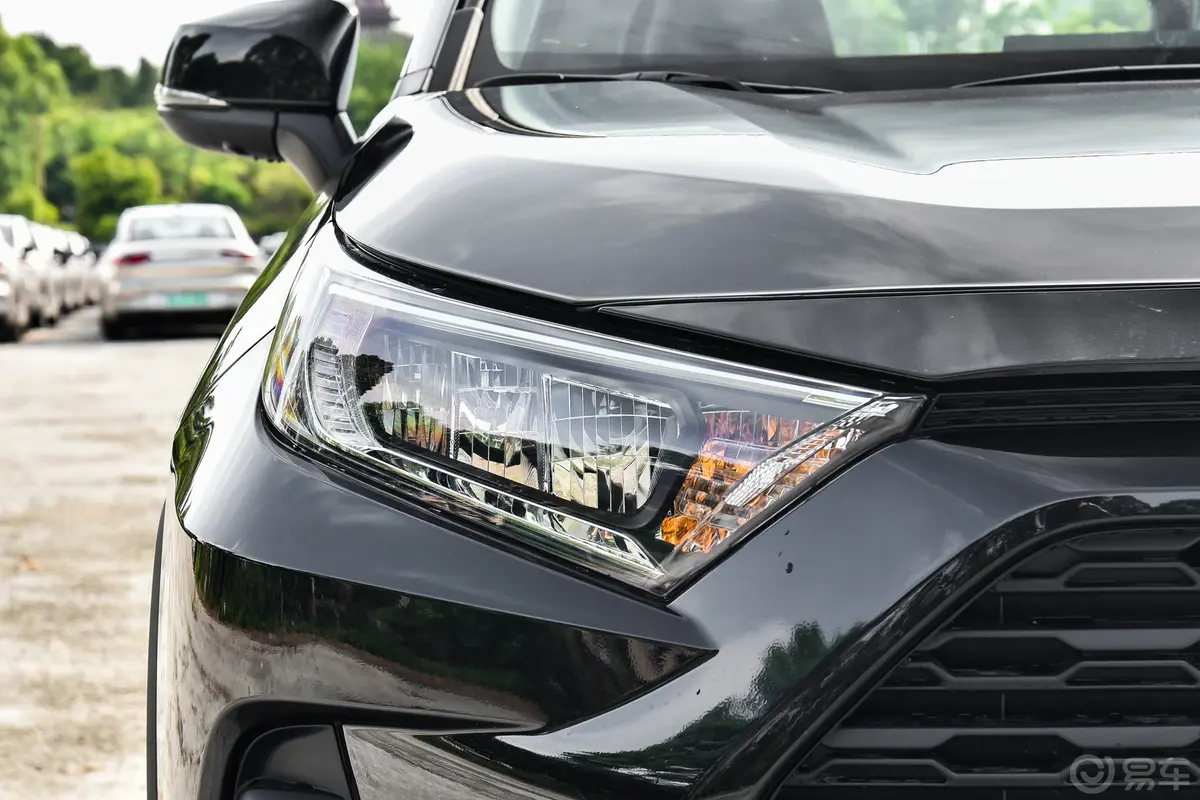 RAV4荣放2.0L 两驱风尚版外观灯组