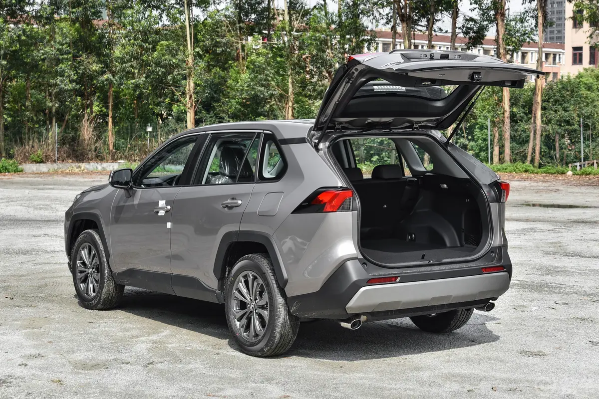 【RAV4荣放2.0L 两驱风尚版后备厢开启45度侧拍图片-汽车图片大全】-易车