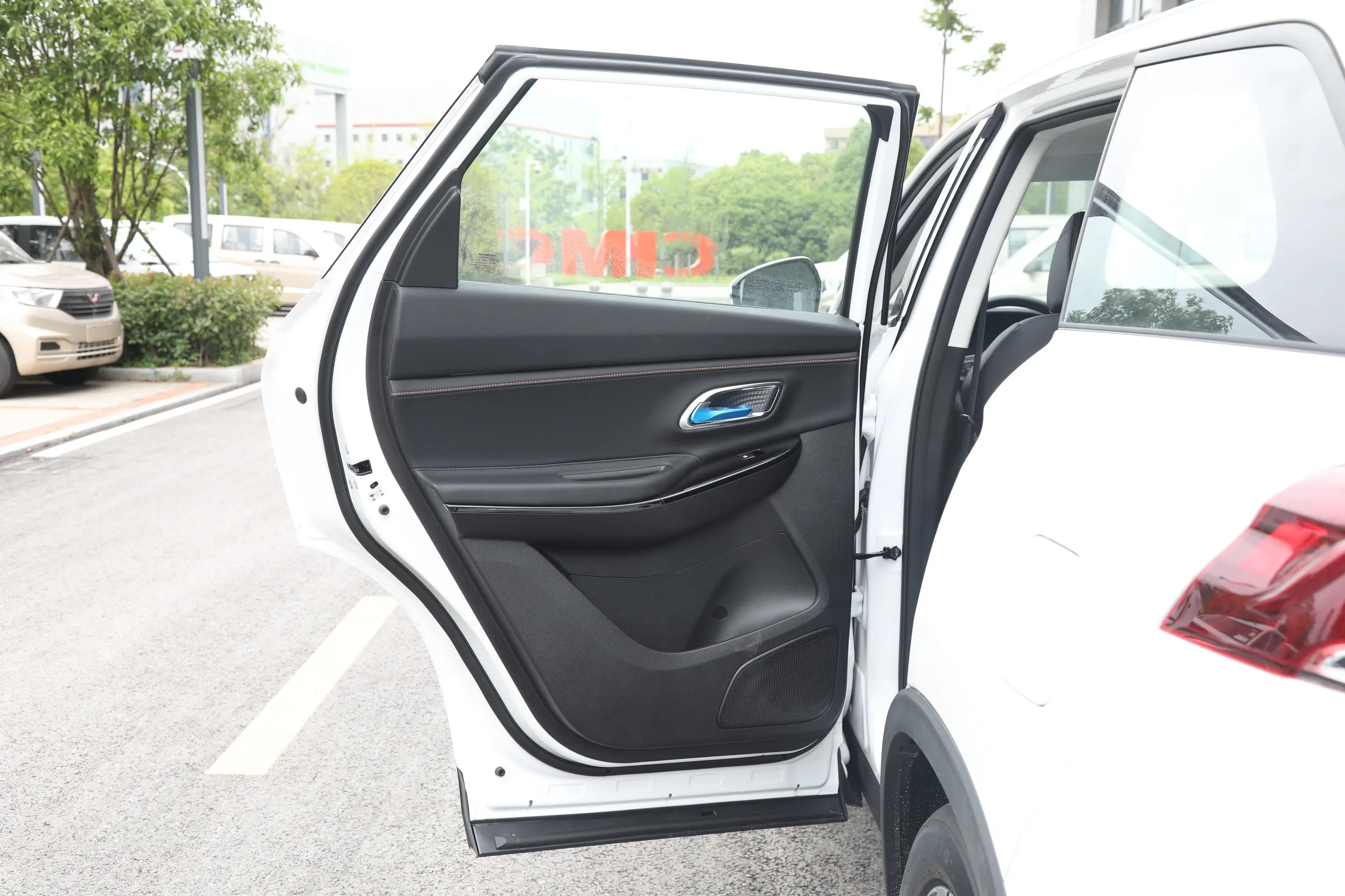 长安欧尚X7 PLUS畅享版 1.5T 双离合尊贵型 7座驾驶员侧后车门