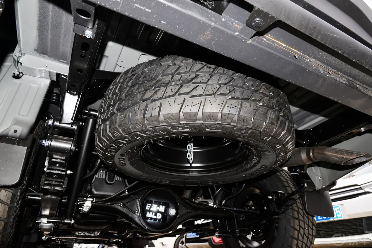 锐骐6越野版 2.3T 自动四驱标准型 柴油备胎