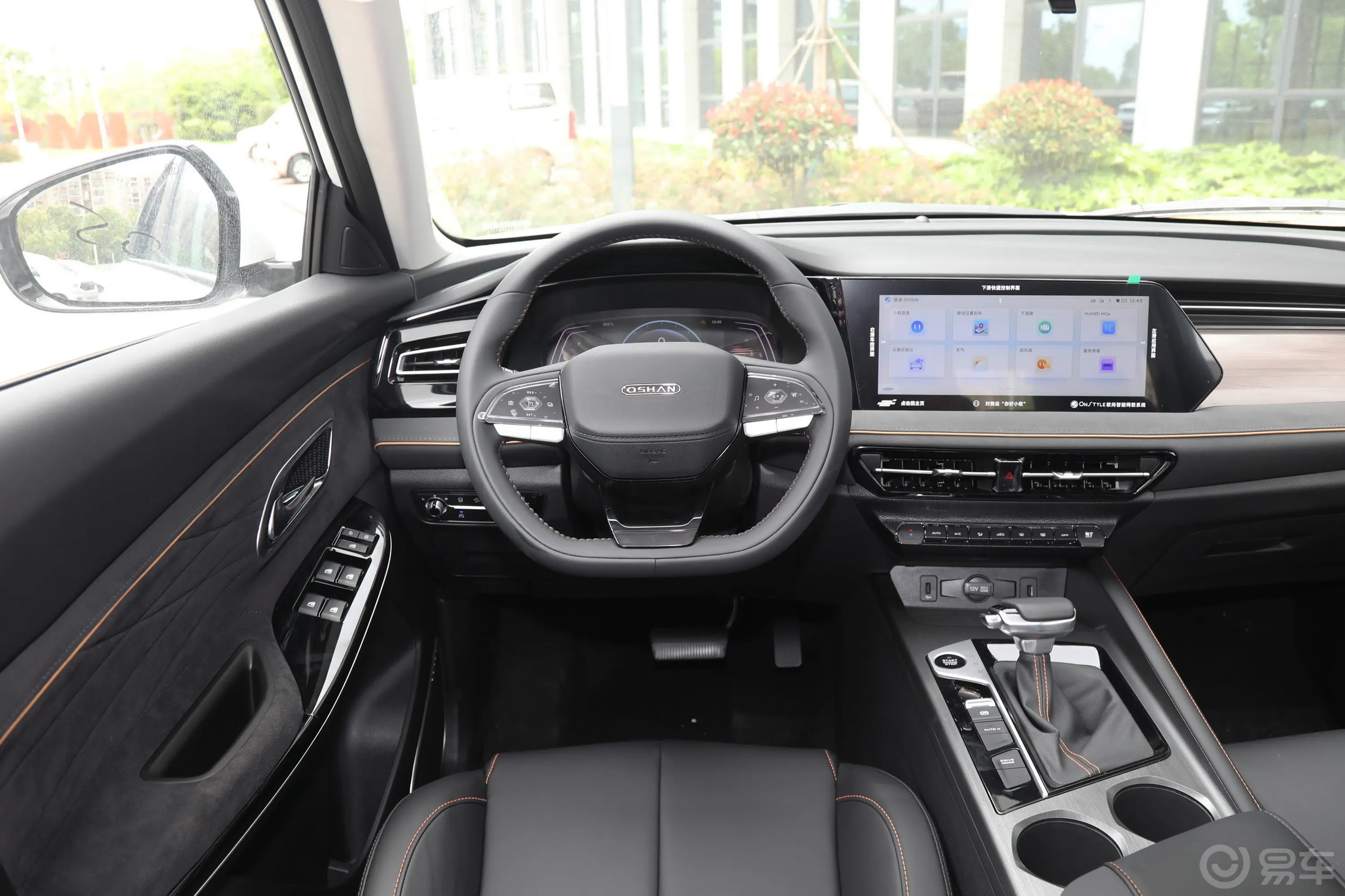 长安欧尚X7 PLUS畅享版 1.5T 双离合尊贵型 7座驾驶位区域
