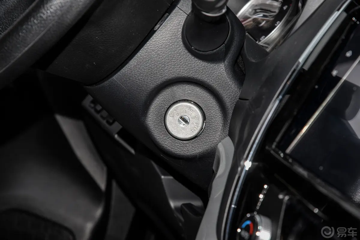 锐骐6越野版 2.3T 自动四驱标准型 柴油钥匙孔或一键启动按键