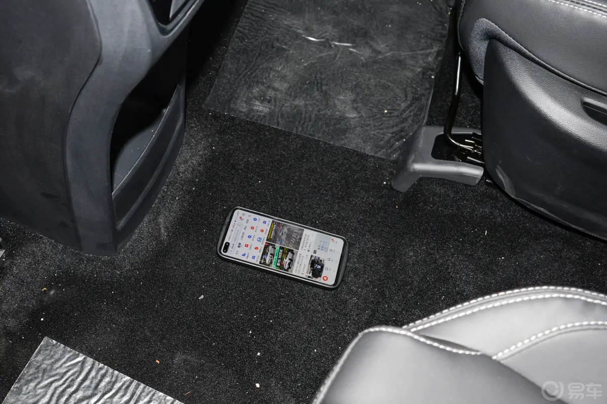 大通G50PLUS 幸福推荐款 1.5T 护航版后排地板中间位置