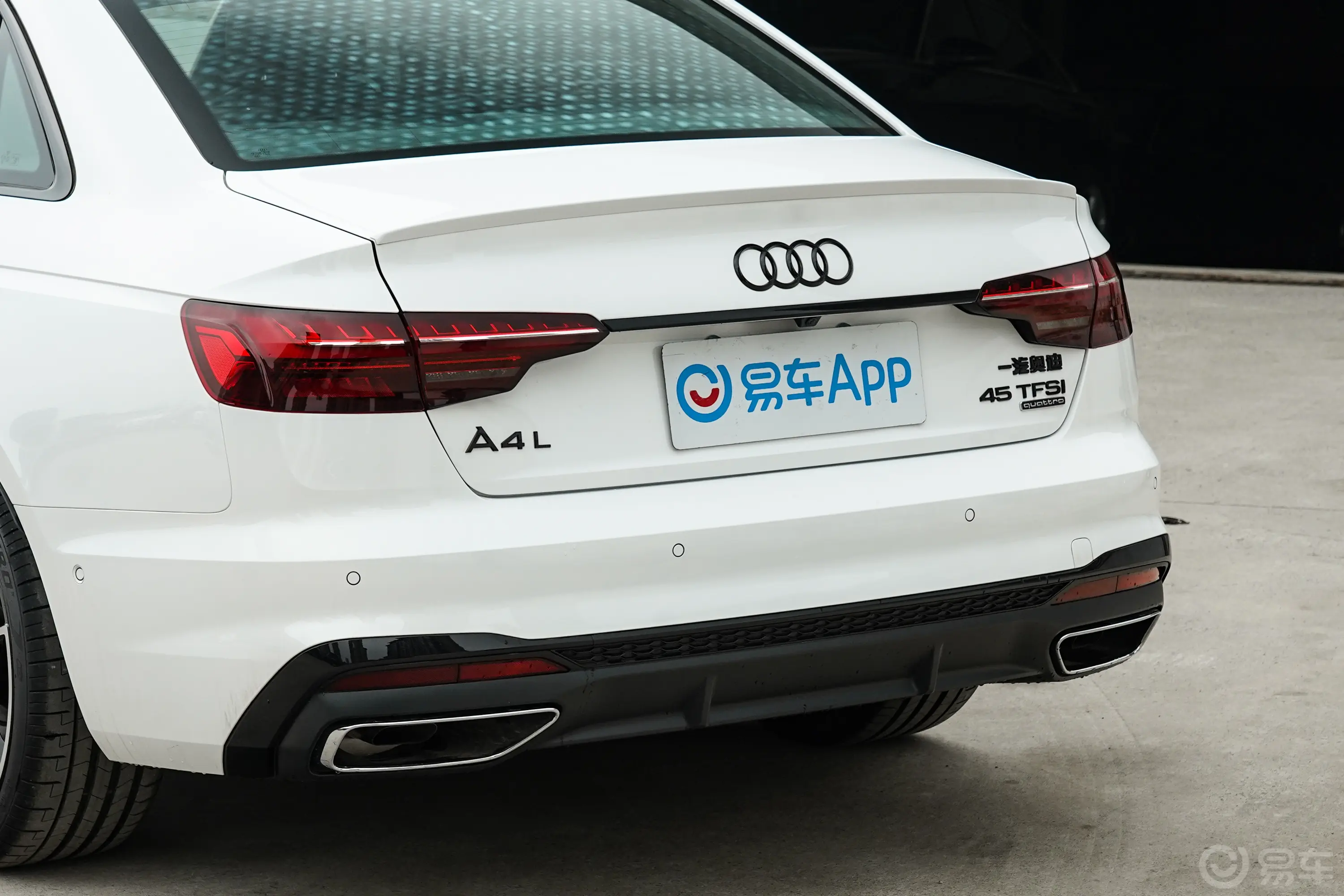 奥迪A4L45 TFSI quattro 臻选动感型车后雷达