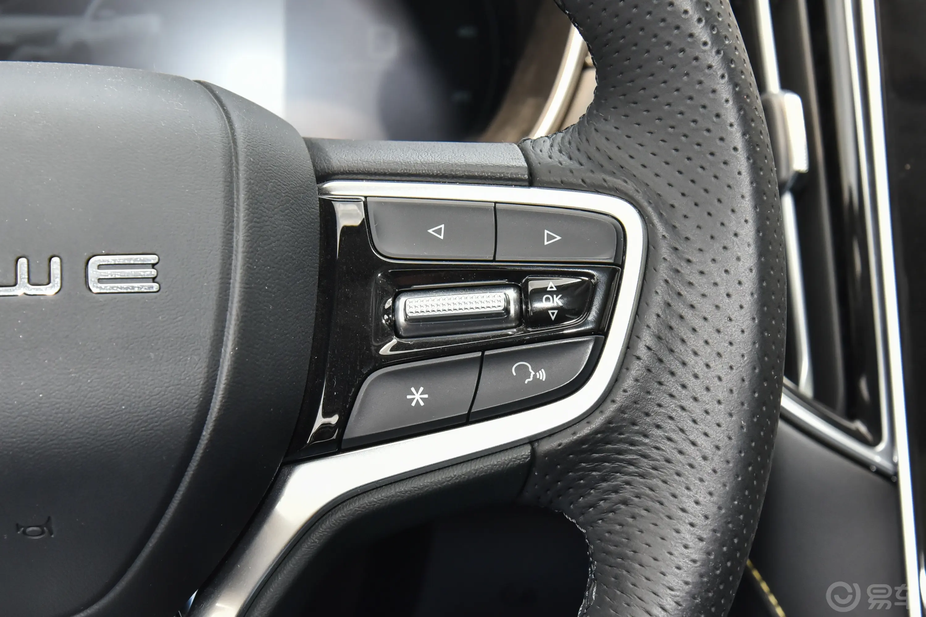 荣威i6 MAX EV502km 500天幕旗舰版右侧方向盘功能按键