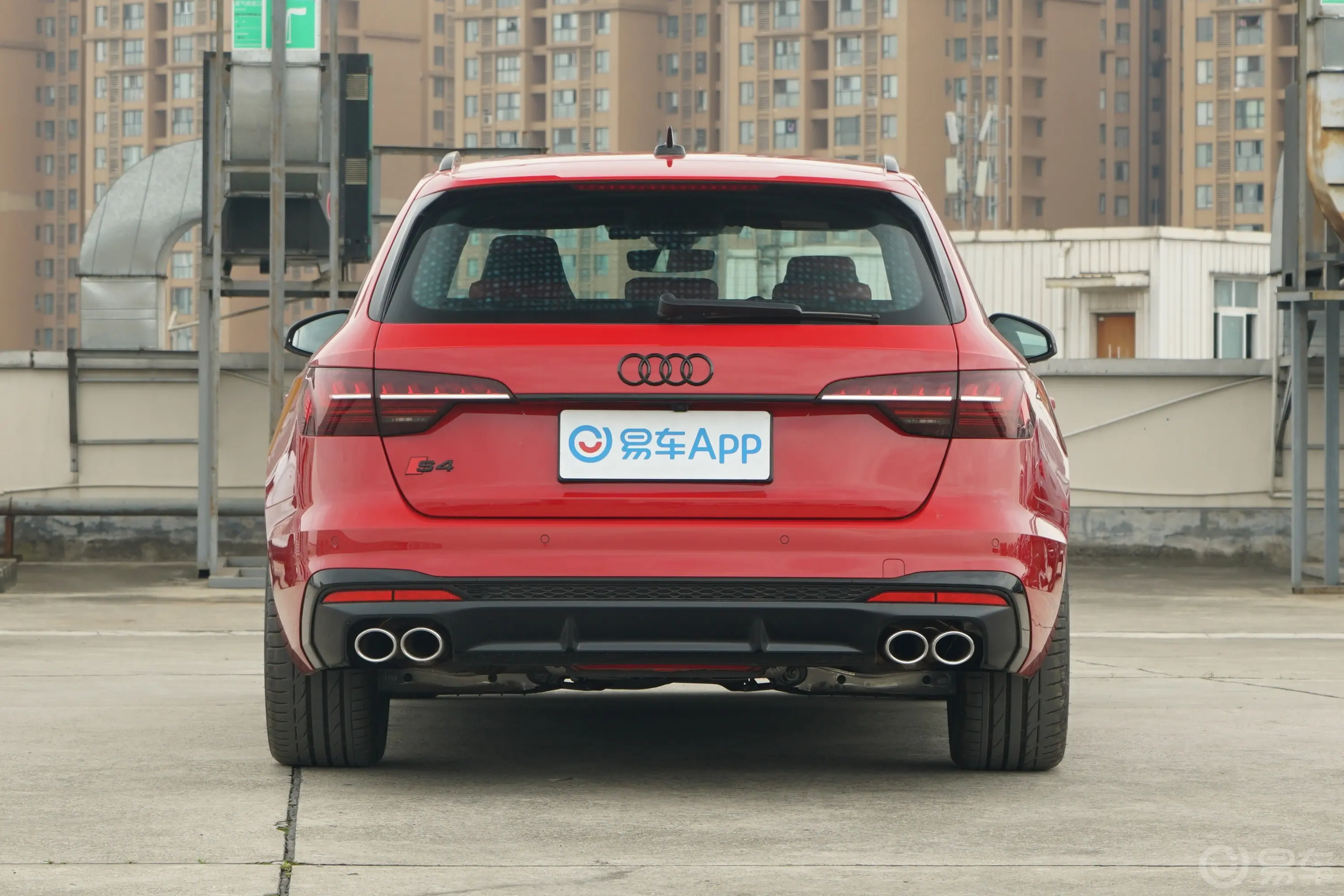 奥迪S4Avant 3.0T正后水平