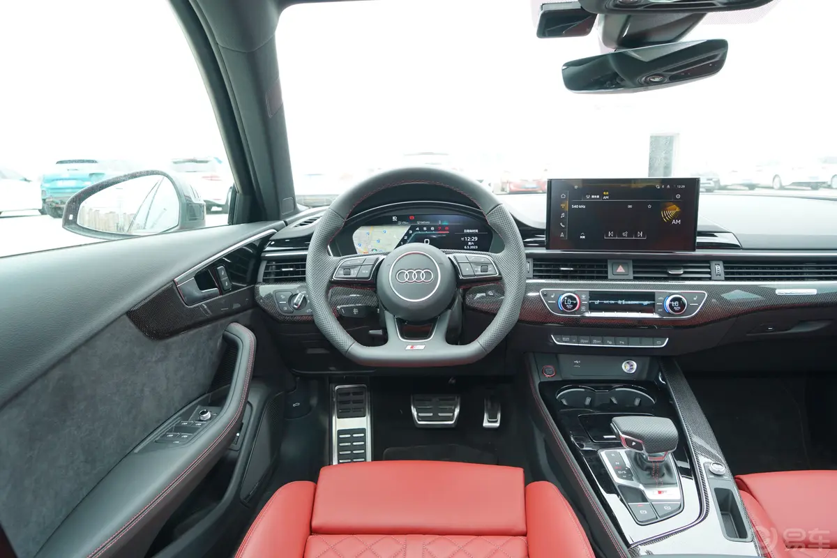 奥迪S4Avant 3.0T驾驶位区域