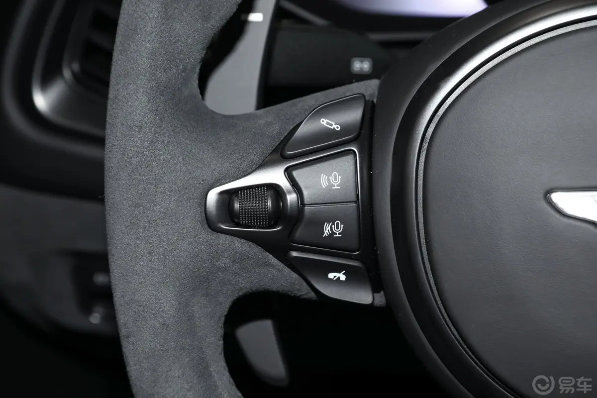 V8 VantageF1 Edition Coupe左侧方向盘功能按键