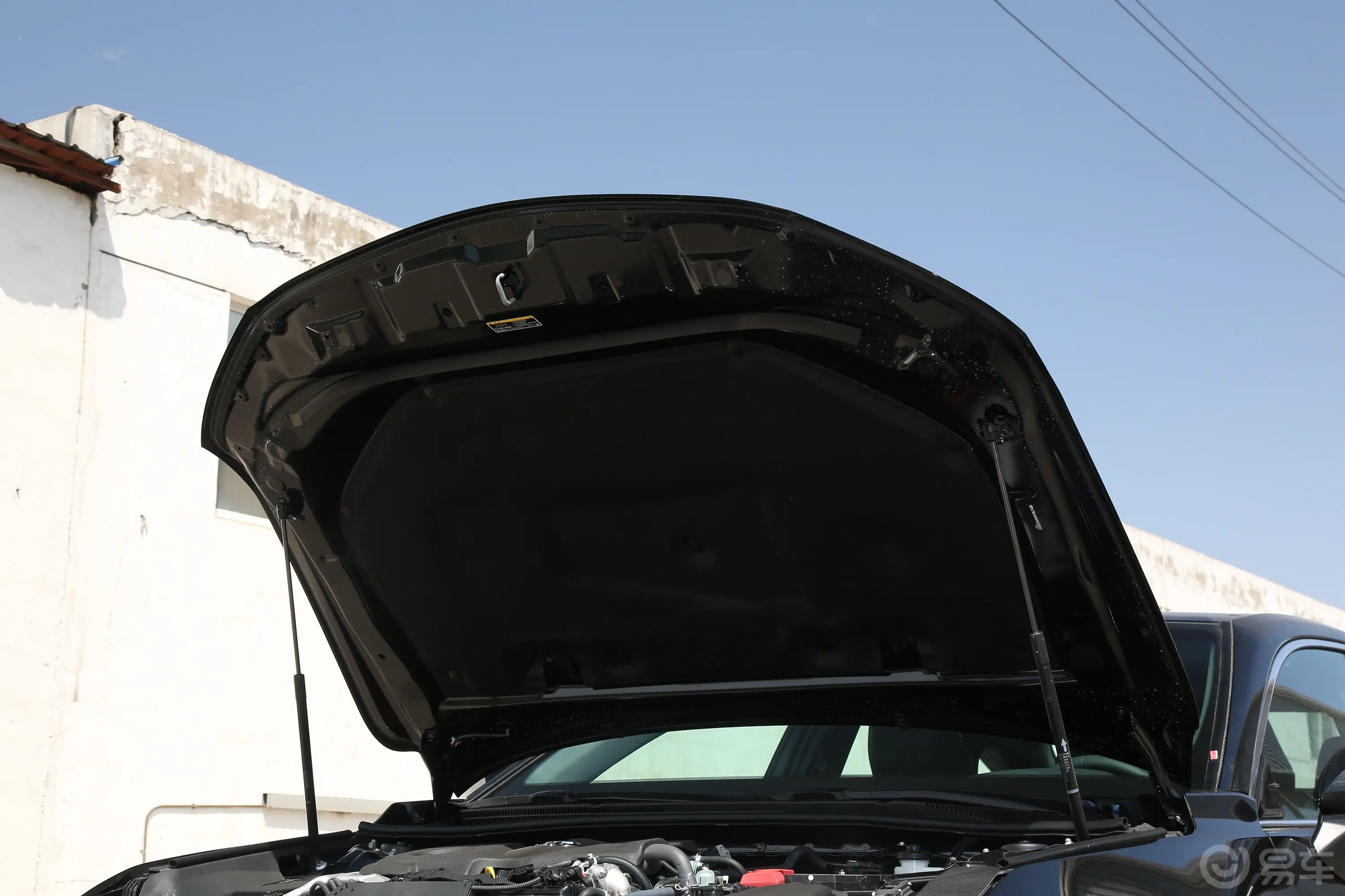 亚洲龙2.5L 自动Touring尊贵版发动机舱盖内侧