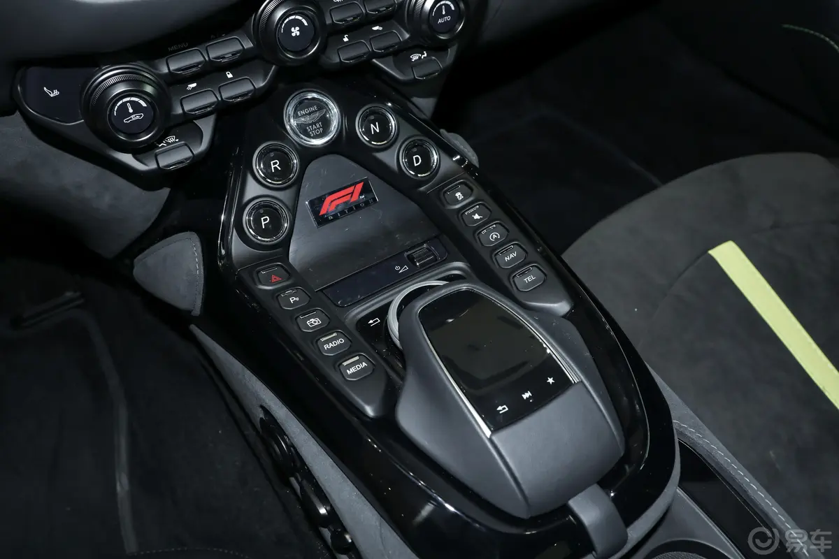 V8 VantageF1 Edition Coupe中控