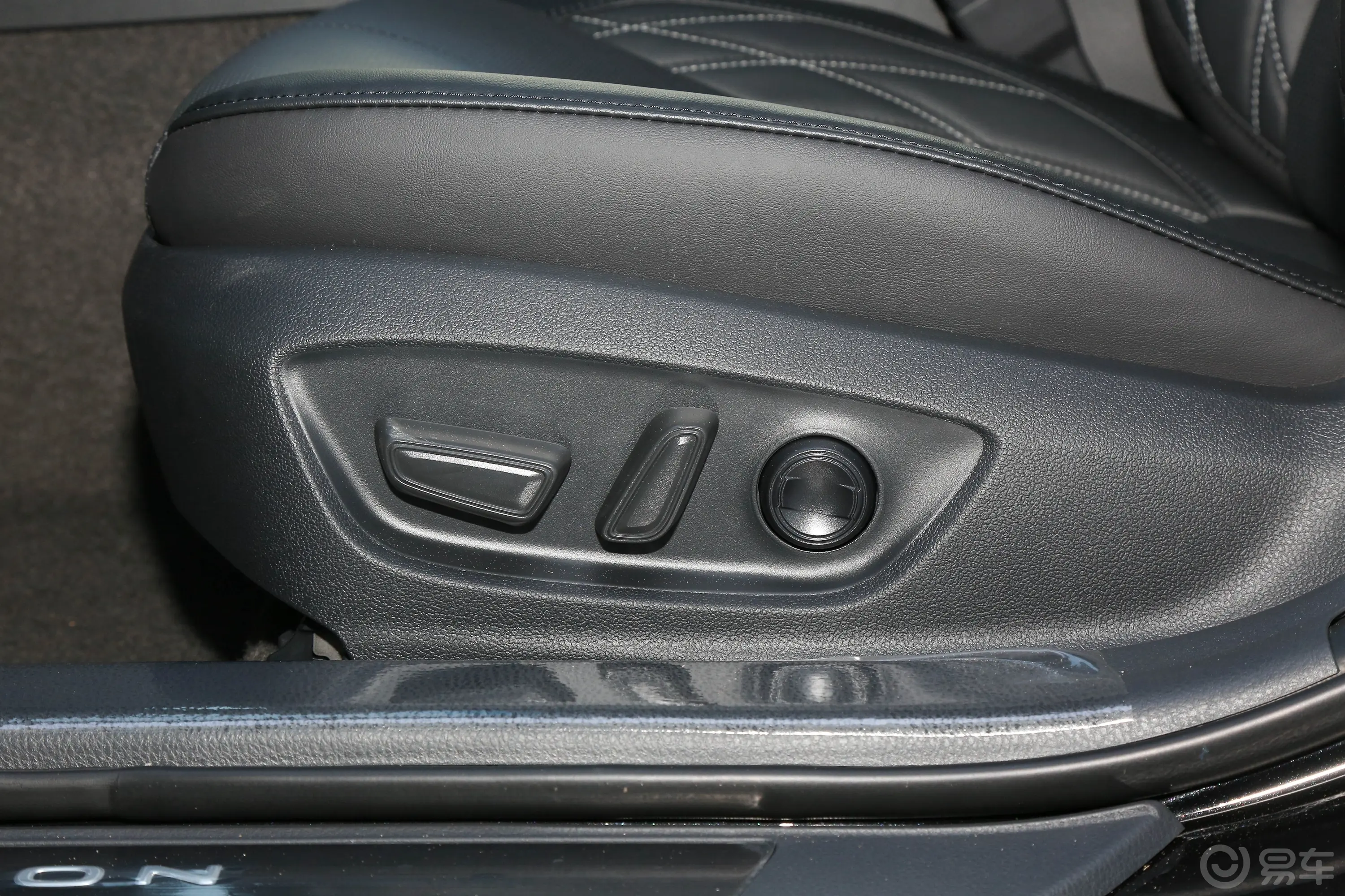 亚洲龙2.5L 自动Touring尊贵版主驾座椅调节
