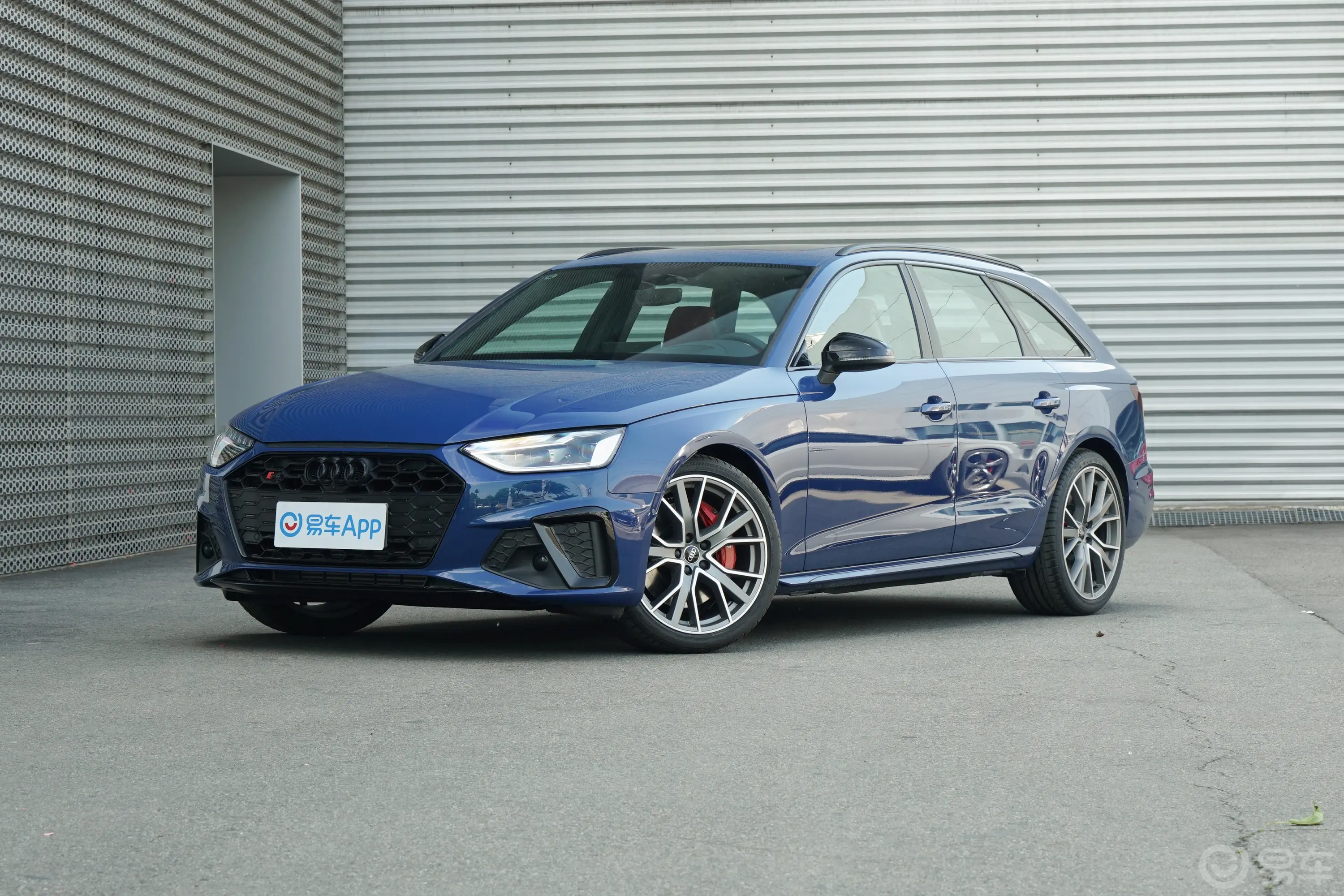 奥迪S4Avant 3.0T侧前45度车头向左水平