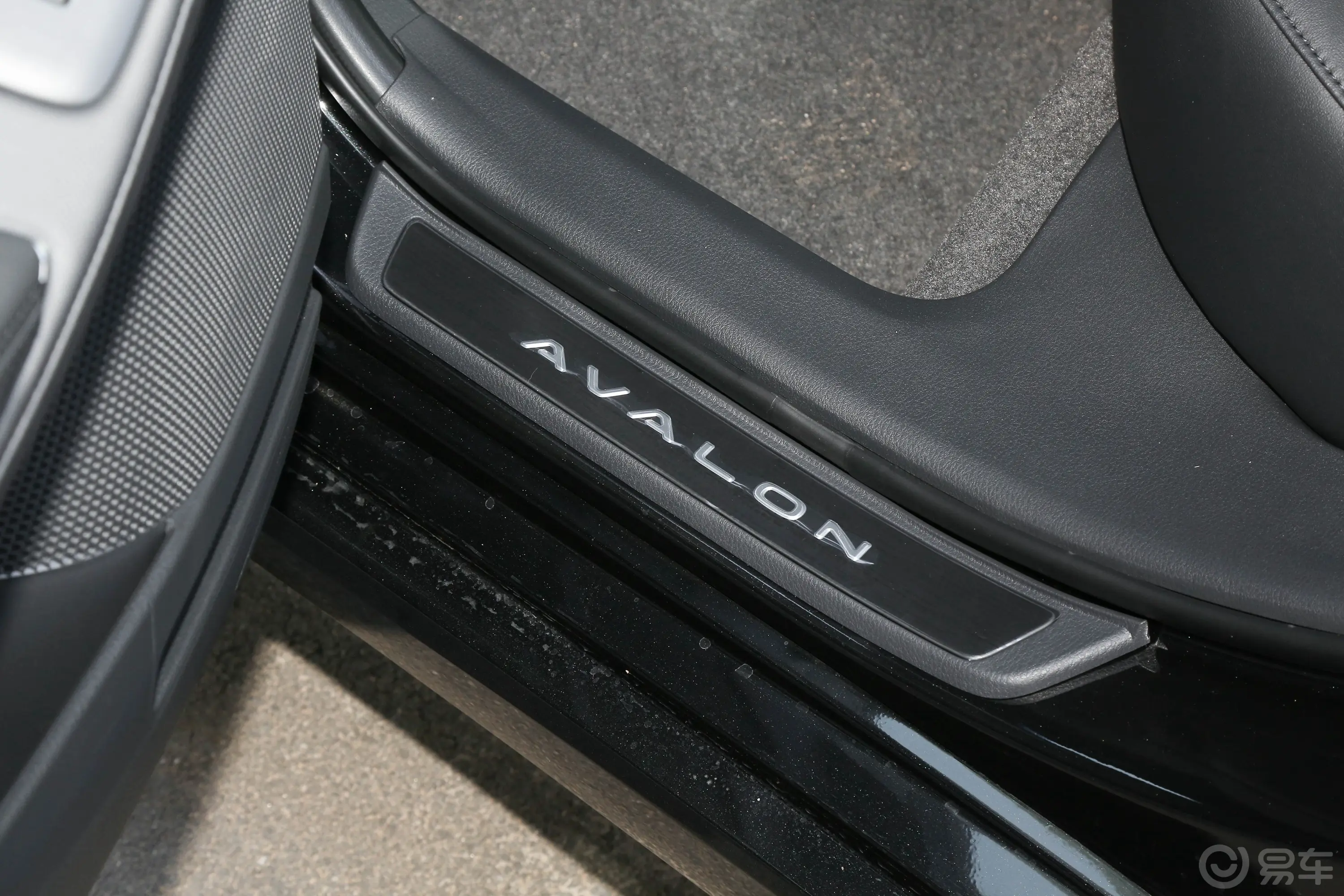 亚洲龙2.5L 自动Touring尊贵版后排空间