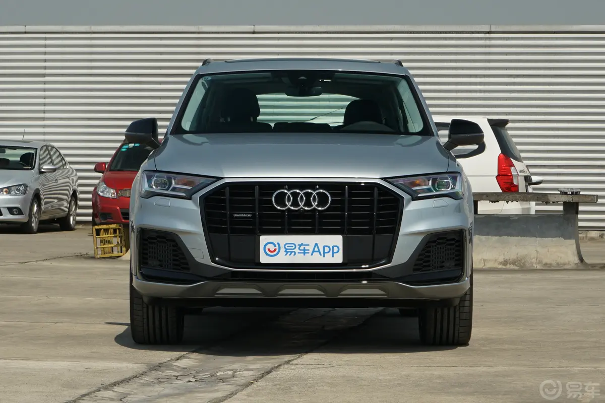 奥迪Q755 TFSI quattro S line运动型正前水平