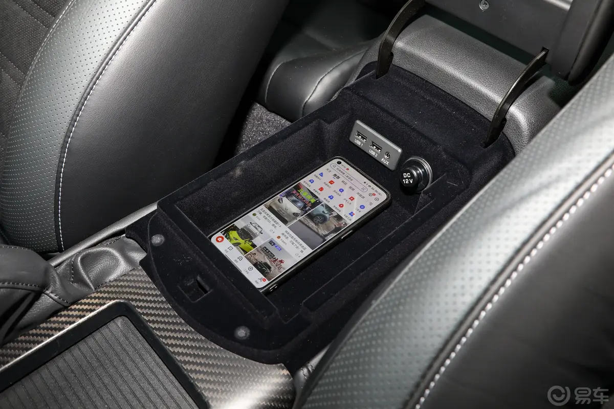 GT-R3.8T  Premium前排扶手箱储物格