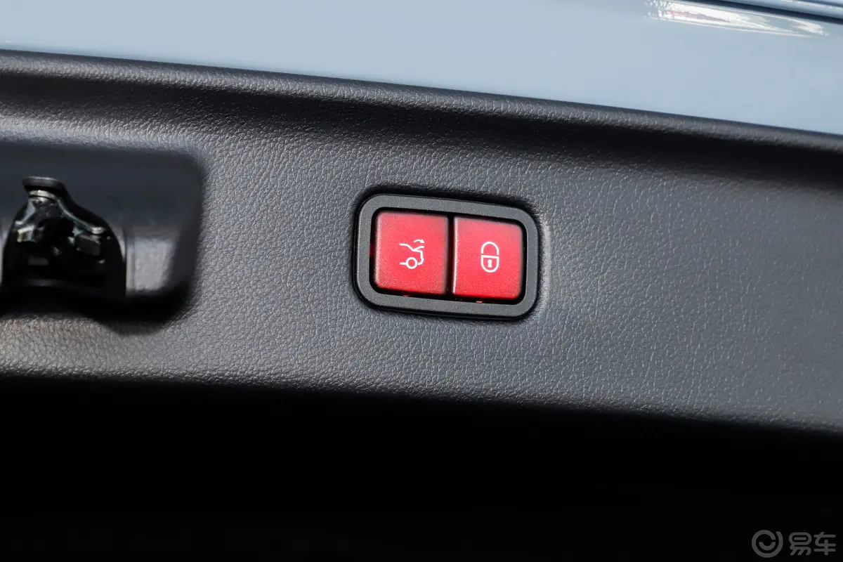 奔驰S级S 500 L 4MATIC 匠心高定版电动尾门按键（手动扶手）
