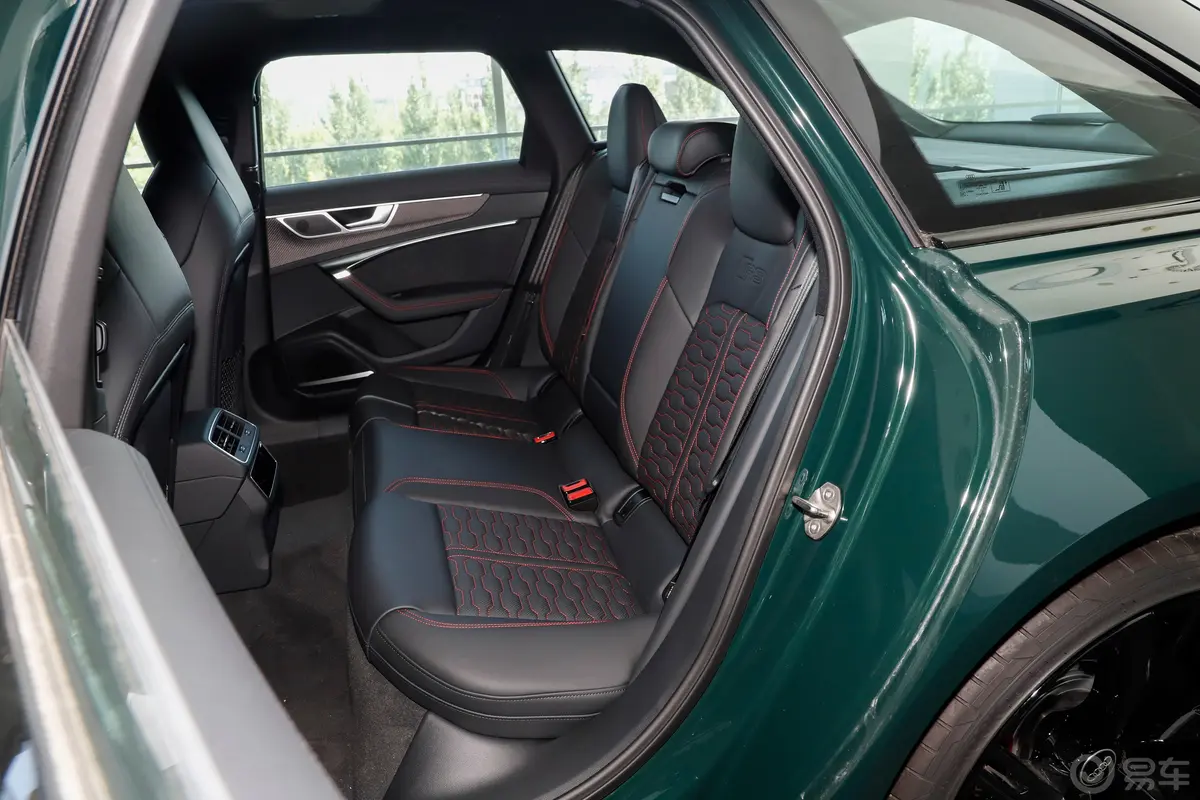 奥迪RS 64.0T Avant后排座椅