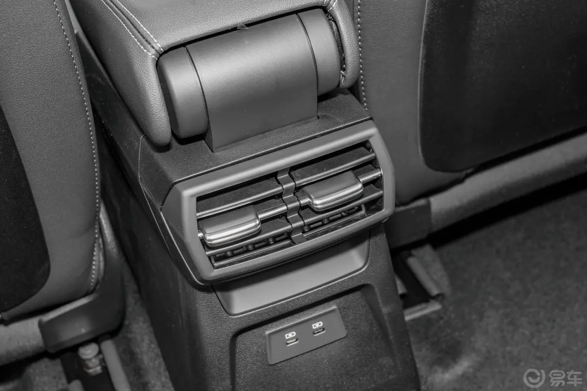 奥迪A3改款 Sportback 35 TFSI 时尚运动型后排空调控制键