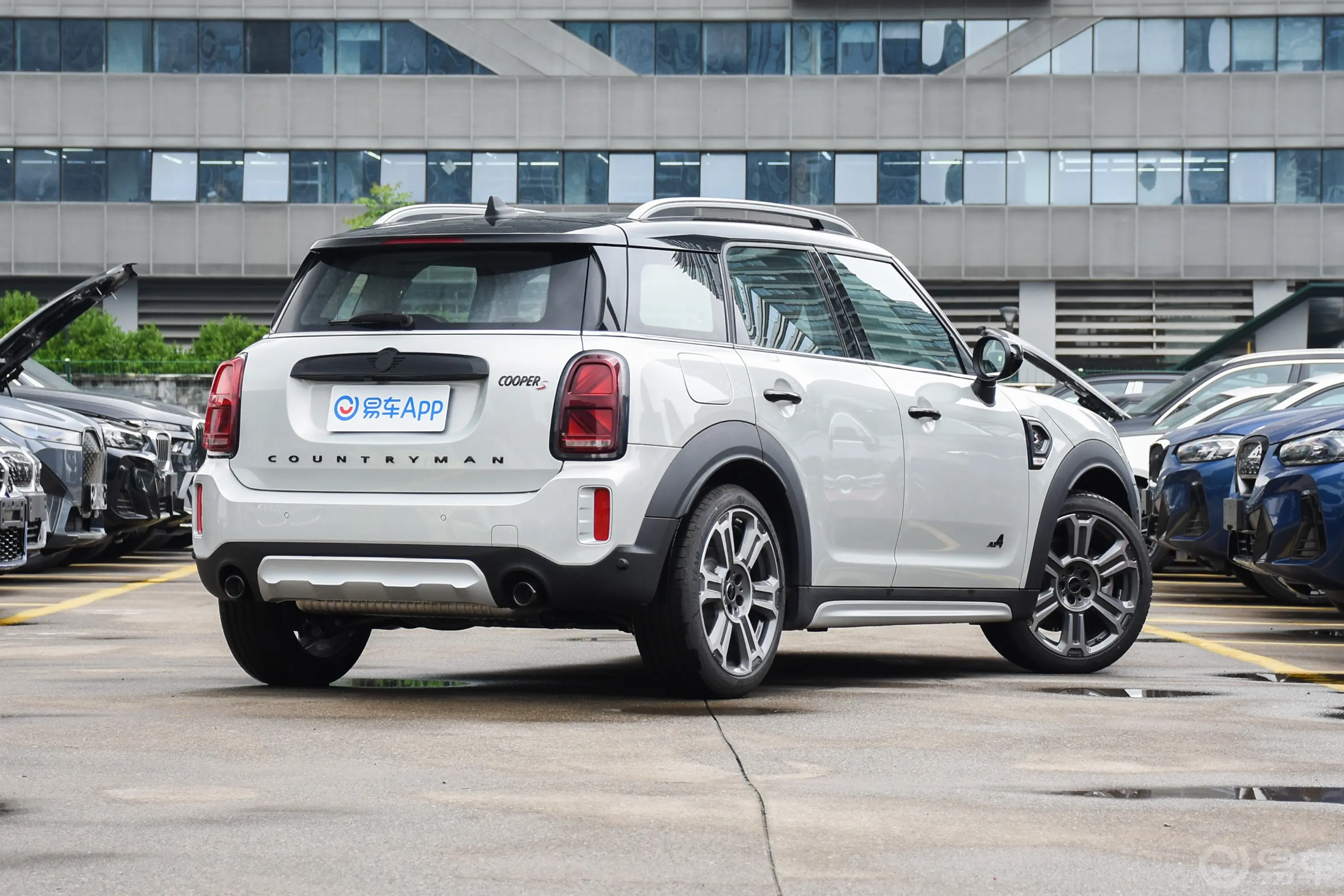 MINI COUNTRYMAN改款二 2.0T COOPER S ALL4 鉴赏家侧后45度车头向右水平