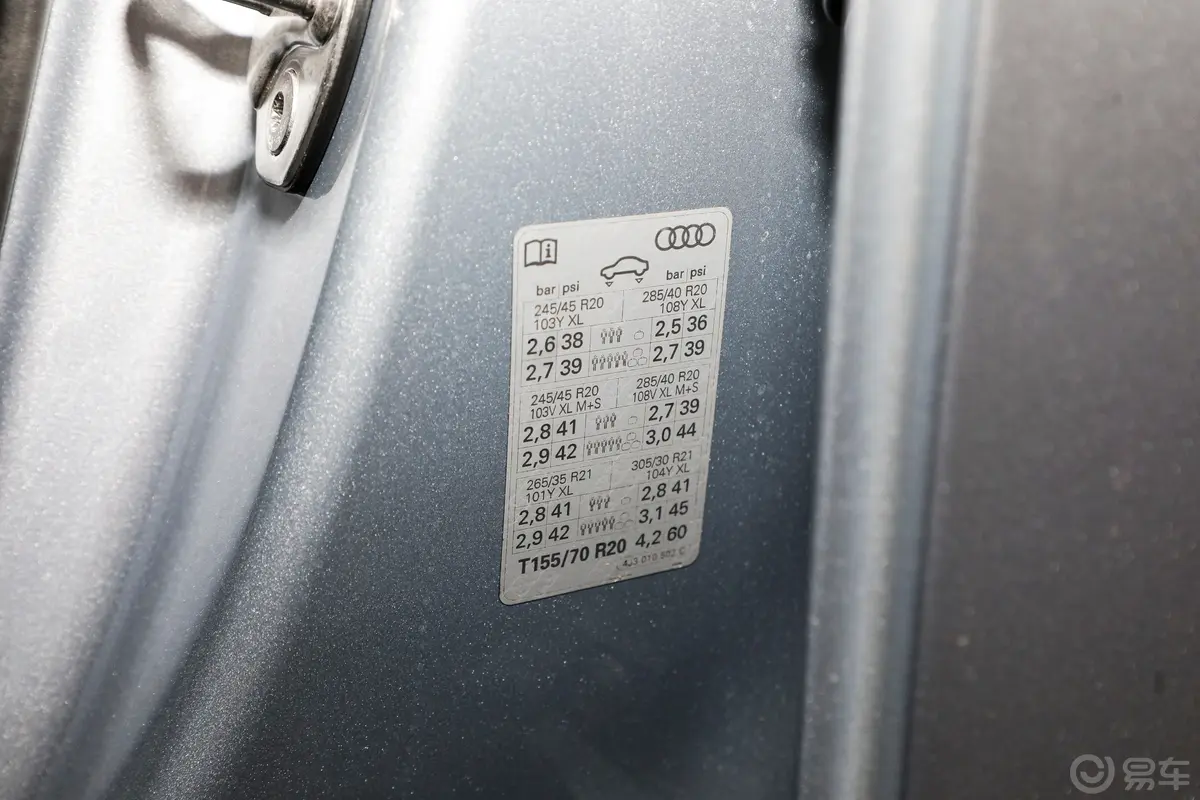 奥迪RS e-tron GT495km胎压信息铭牌
