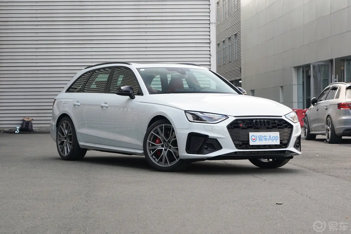 奥迪S4Avant 3.0T侧前45度车头向右水平