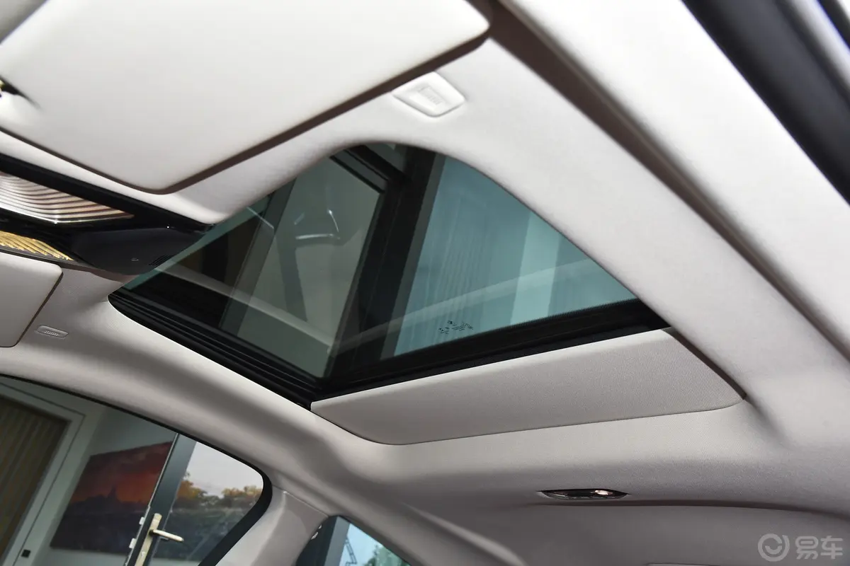 宝马4系双门轿跑车 425i M运动套装天窗内拍关闭