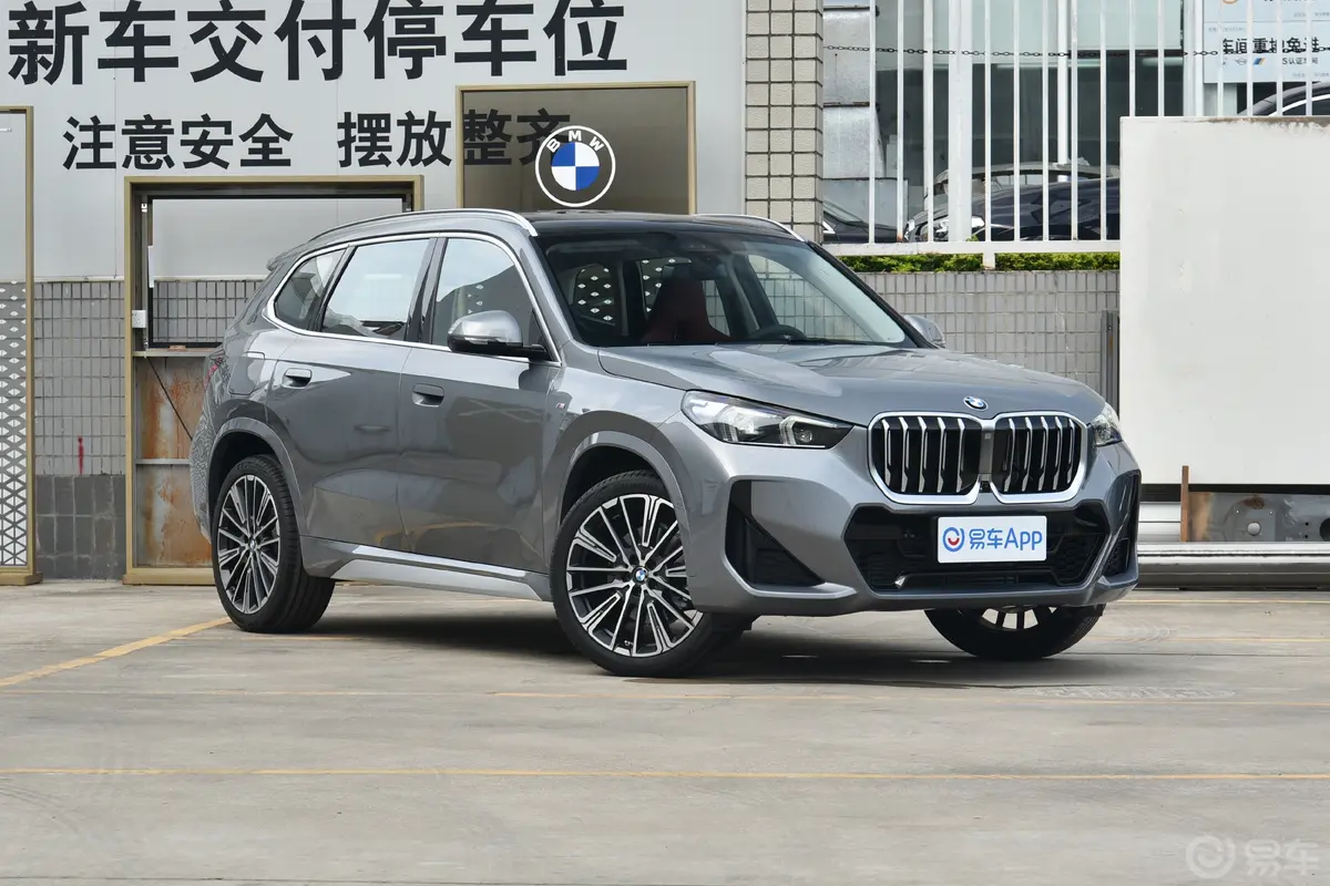 宝马X1xDrive25Li M运动套装尾灯侧45度俯拍