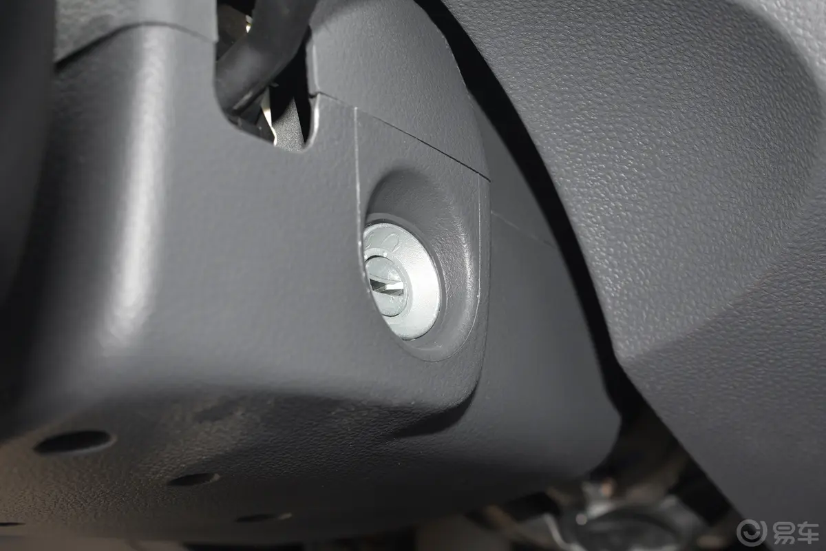 新海豚EV货车舒适型钥匙孔或一键启动按键
