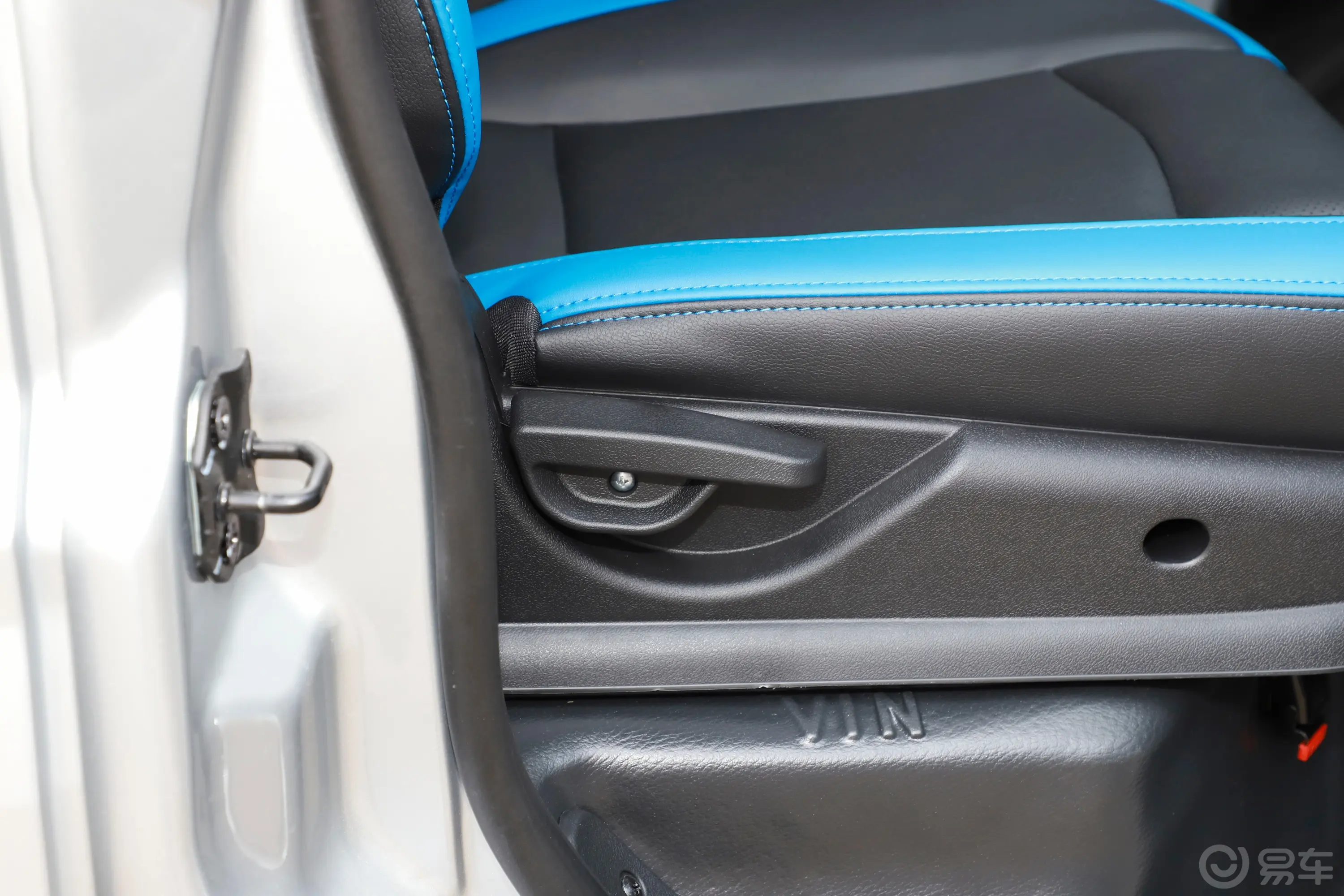 瑞驰新能源EC35V267km 标准版副驾座椅调节