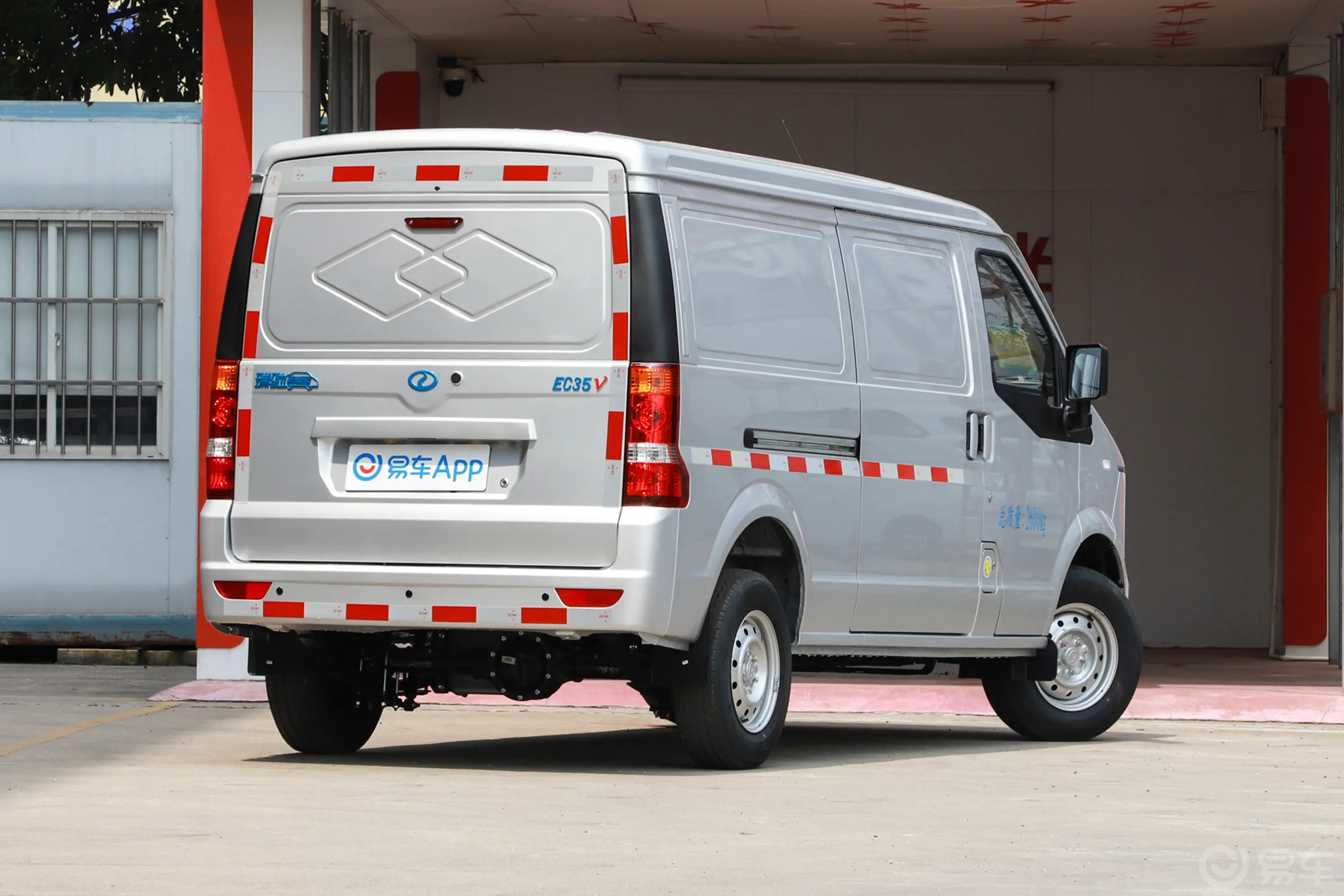 瑞驰EC35V267km 标准版侧后45度车头向右水平