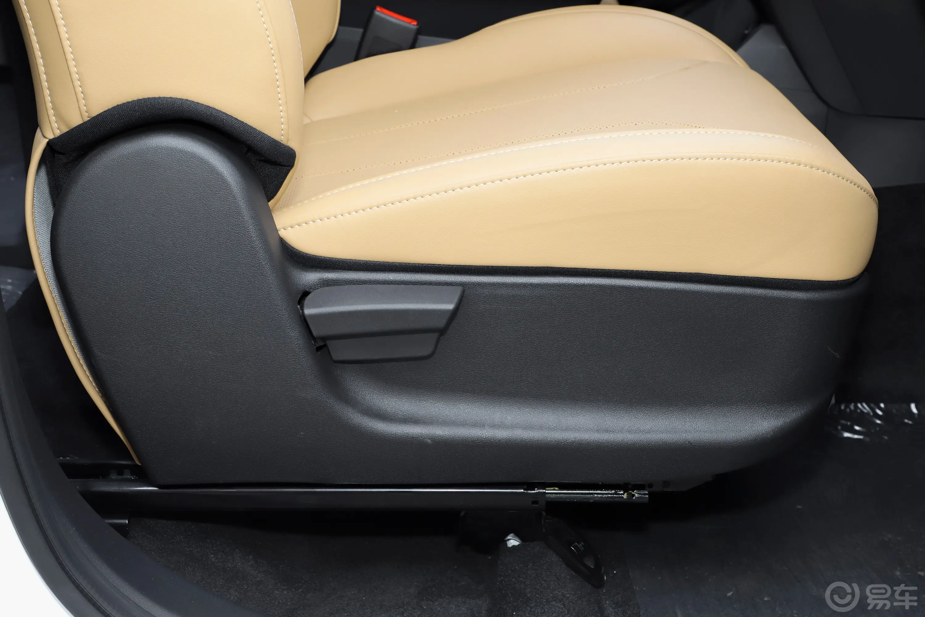 风光E380310km 标准版舒适型 5座副驾座椅调节