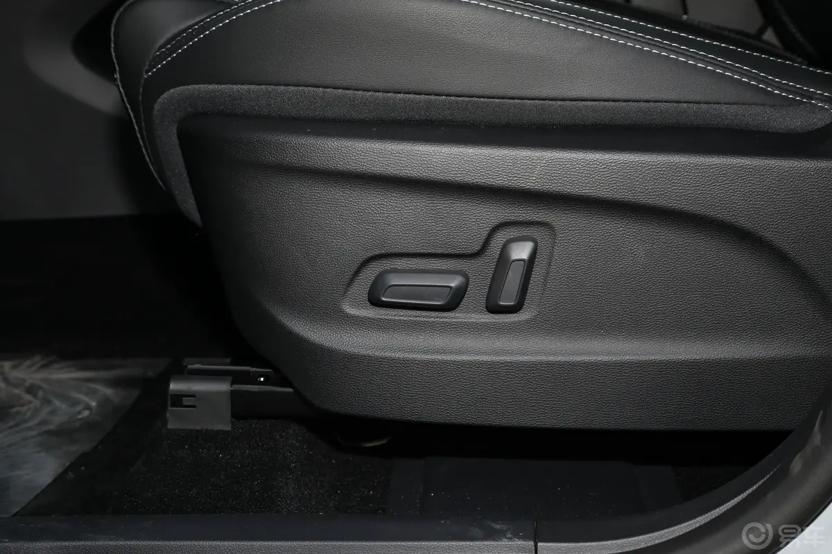 大通G50PLUS 幸福推荐款 1.5T 巡航版主驾座椅调节
