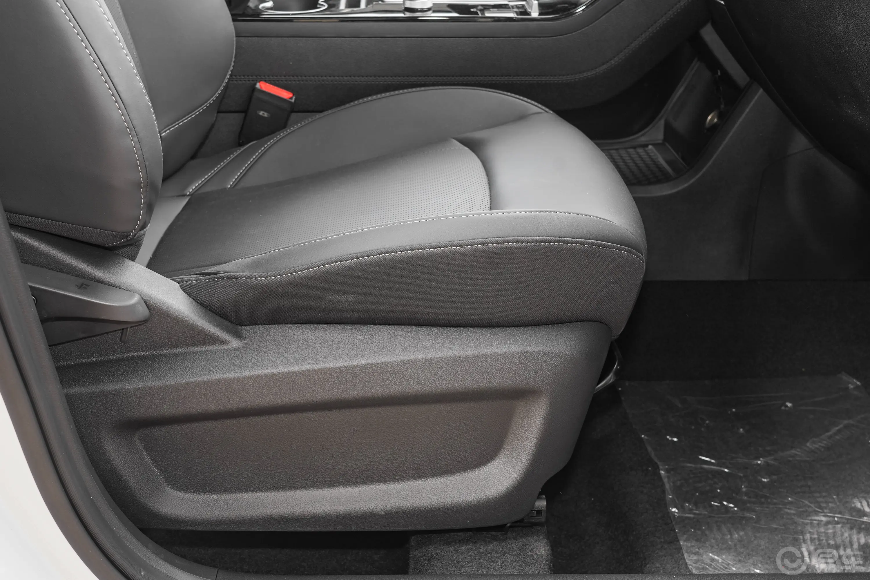 瑞虎8 PLUS改款 290TGDI 双离合两驱豪情版副驾座椅调节