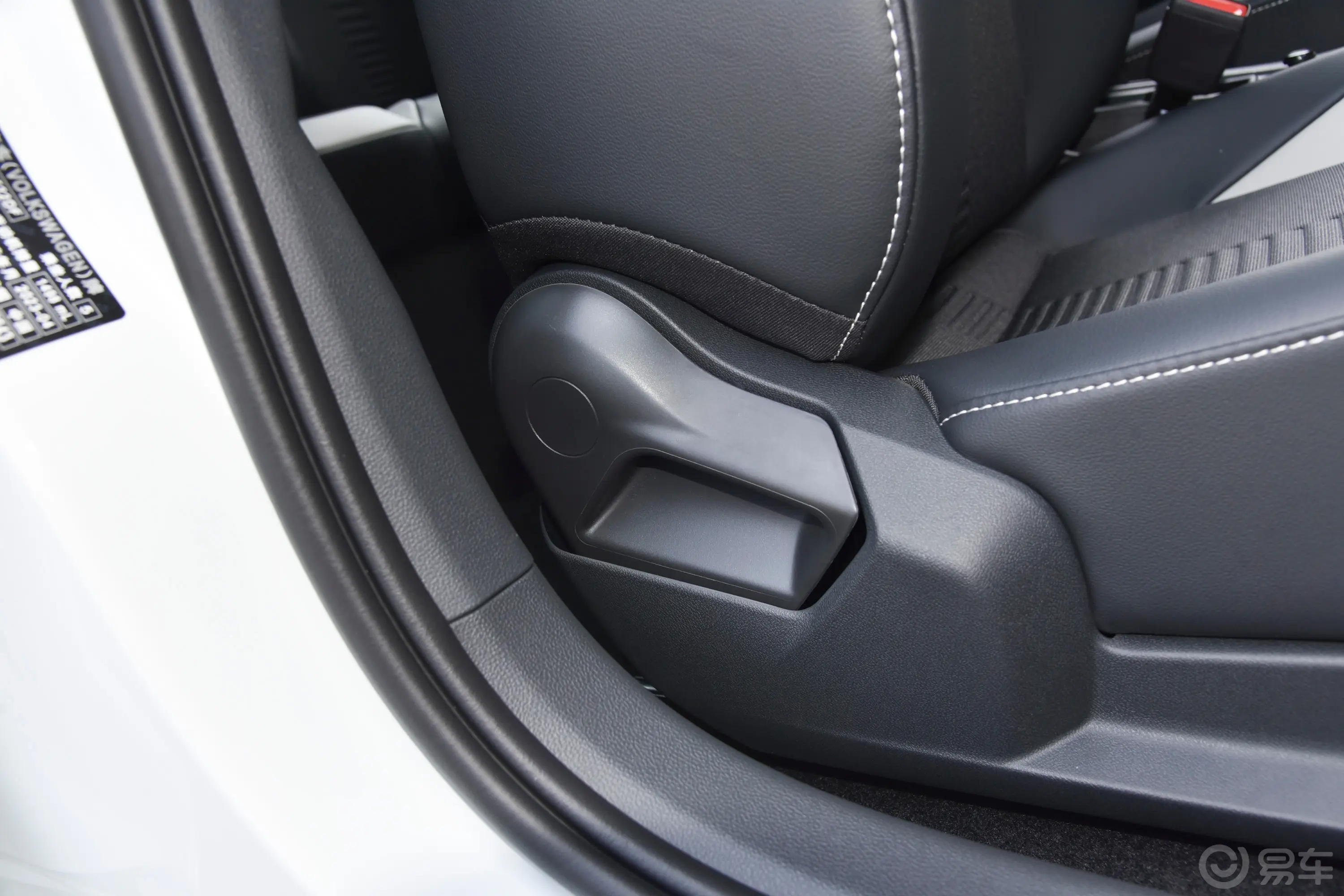 Polo改款 Plus 1.5L 自动潮酷智尊版副驾座椅调节