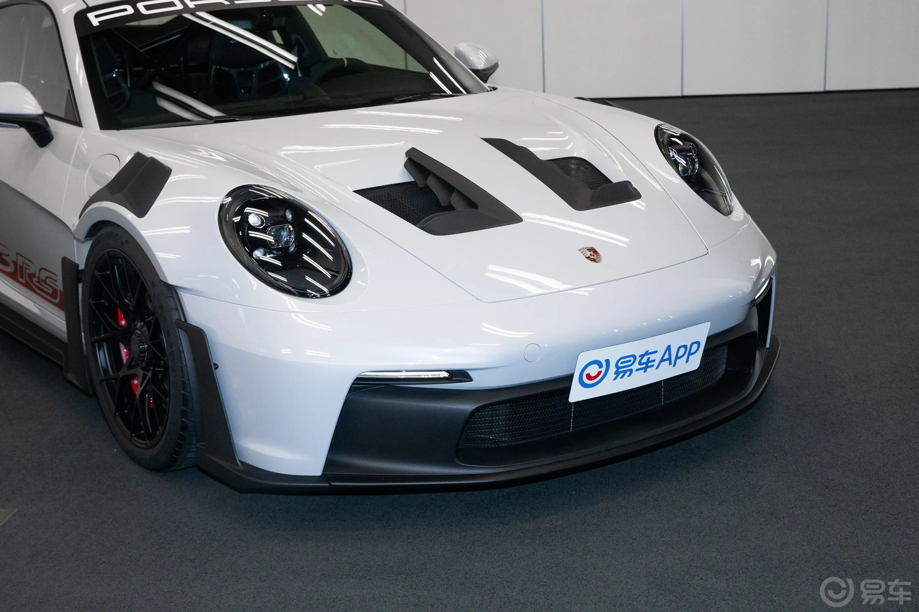 保时捷911GT3 RS 4.0L前格栅侧俯拍