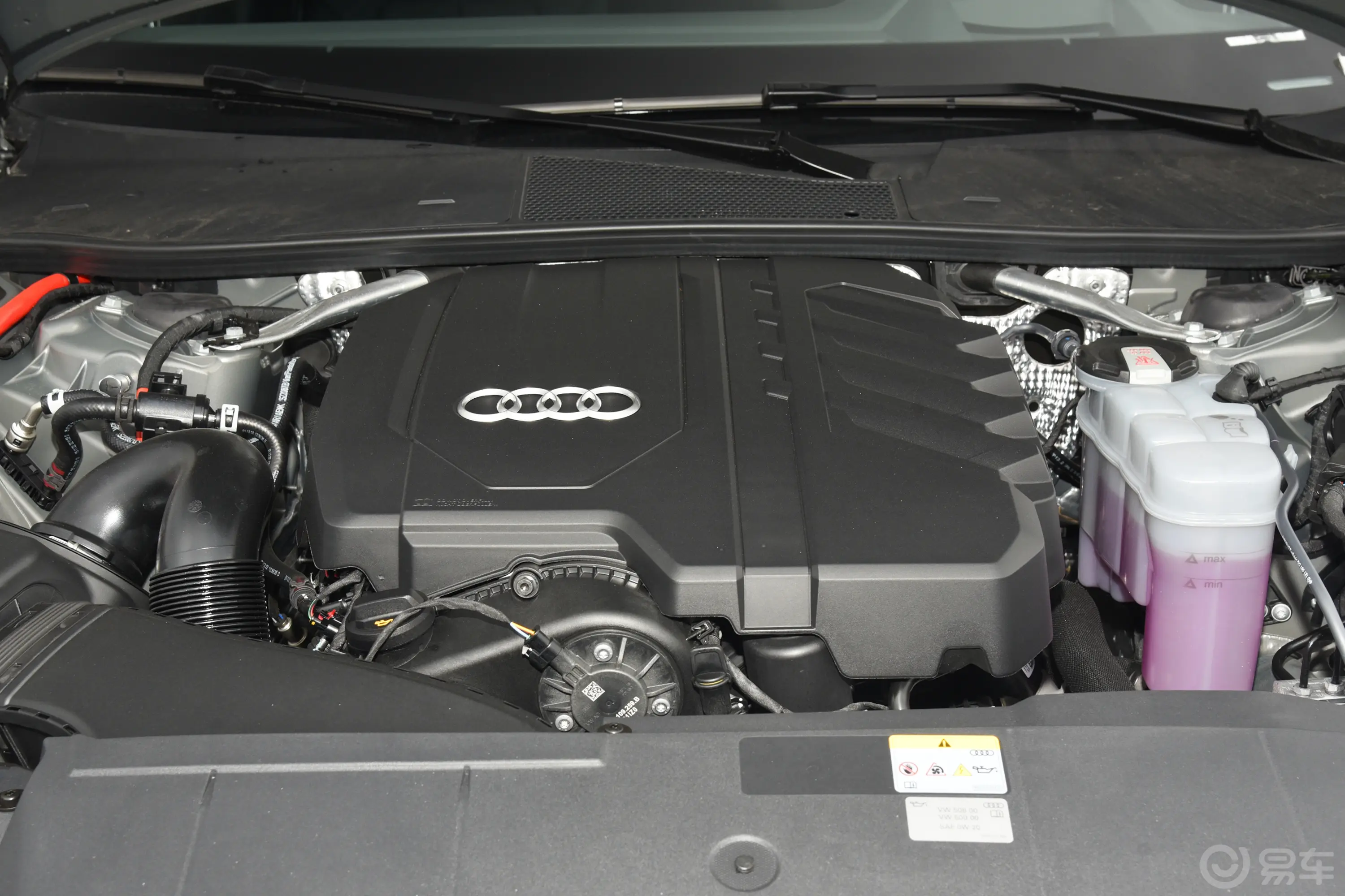 奥迪A745 TFSI 臻选型发动机/电机特写