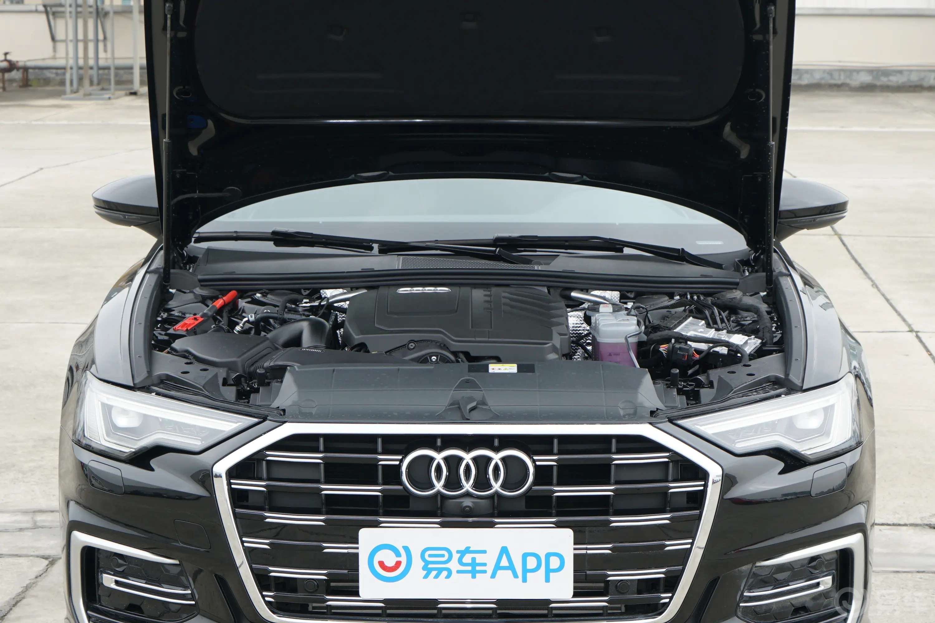 奥迪A6L改款 45 TFSI 臻选动感型发动机舱整体