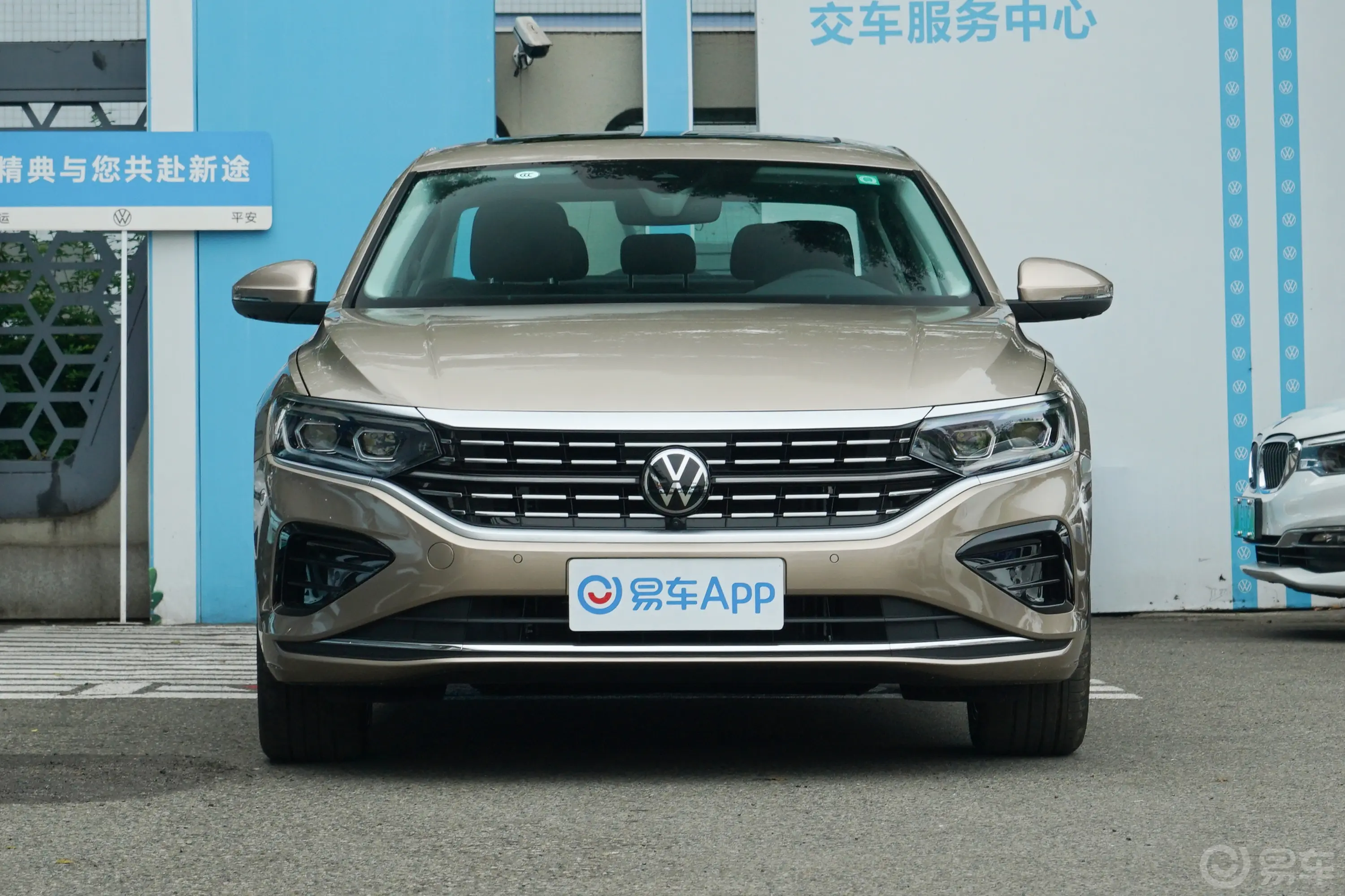 帕萨特改款 330TSI 豪华版正前水平