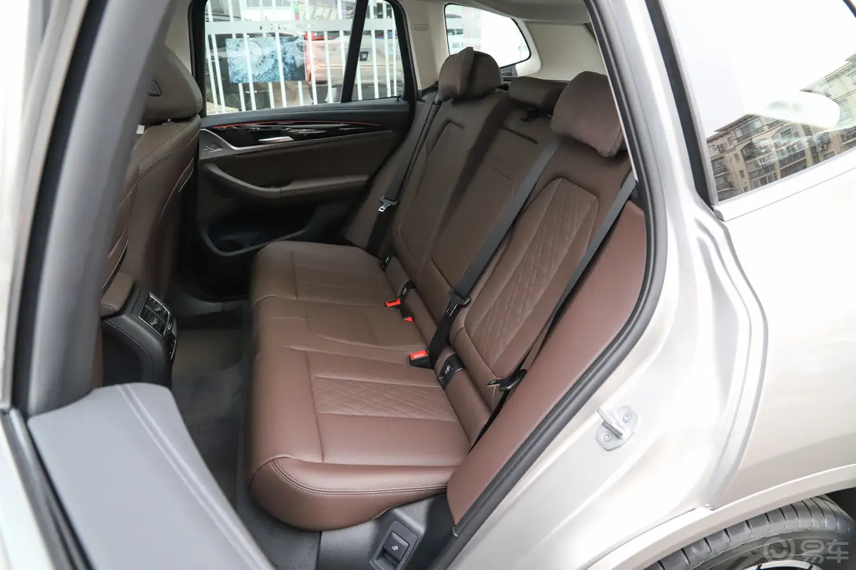 宝马X3改款 xDrive25i M运动套装后排座椅
