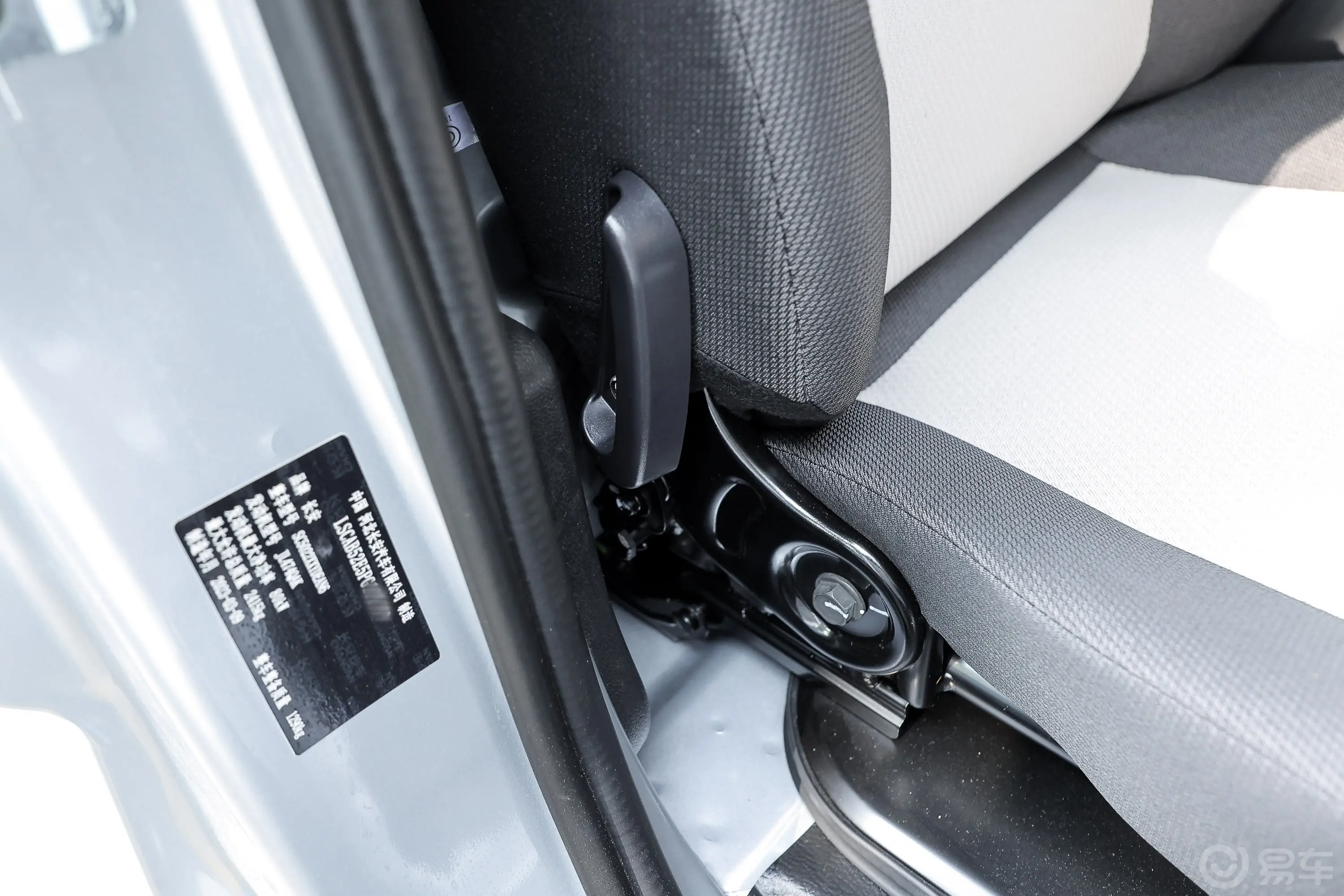 长安星卡1.5L 单排3.06米复合板厢货标准型副驾座椅调节