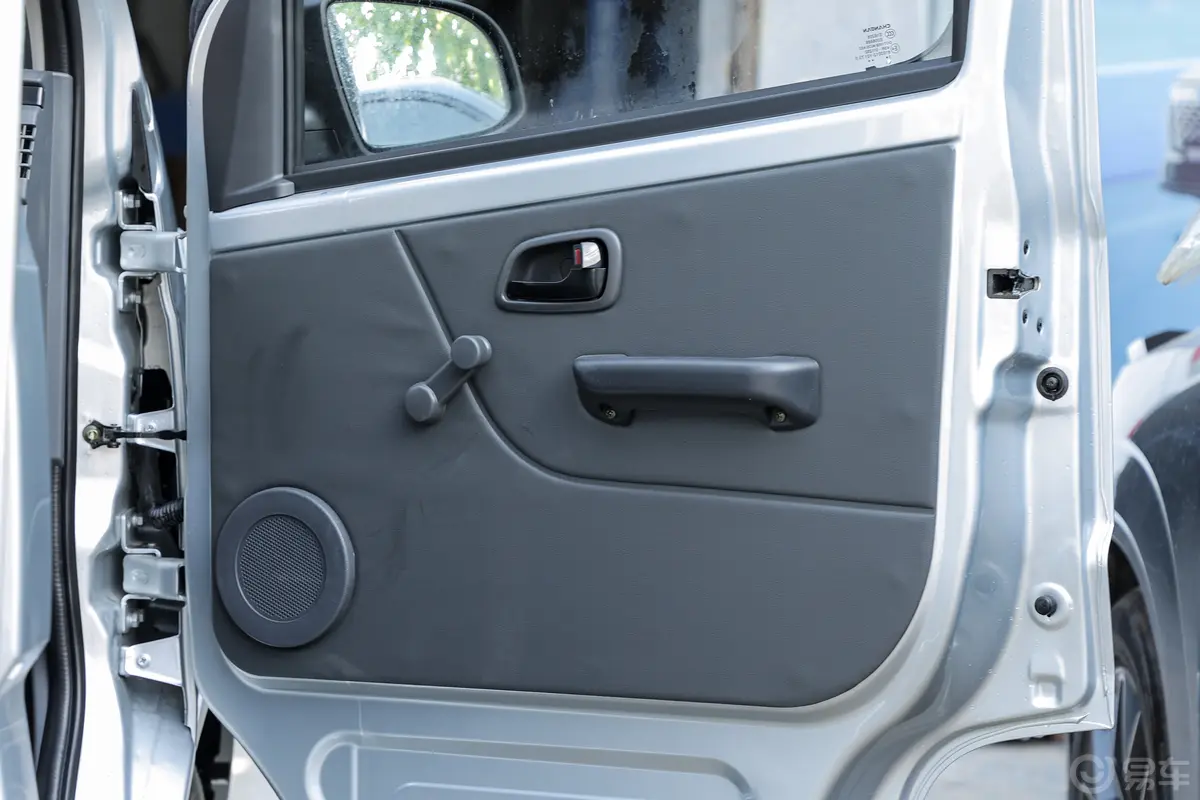 长安星卡1.5L 单排3.06米复合板厢货标准型副驾驶位