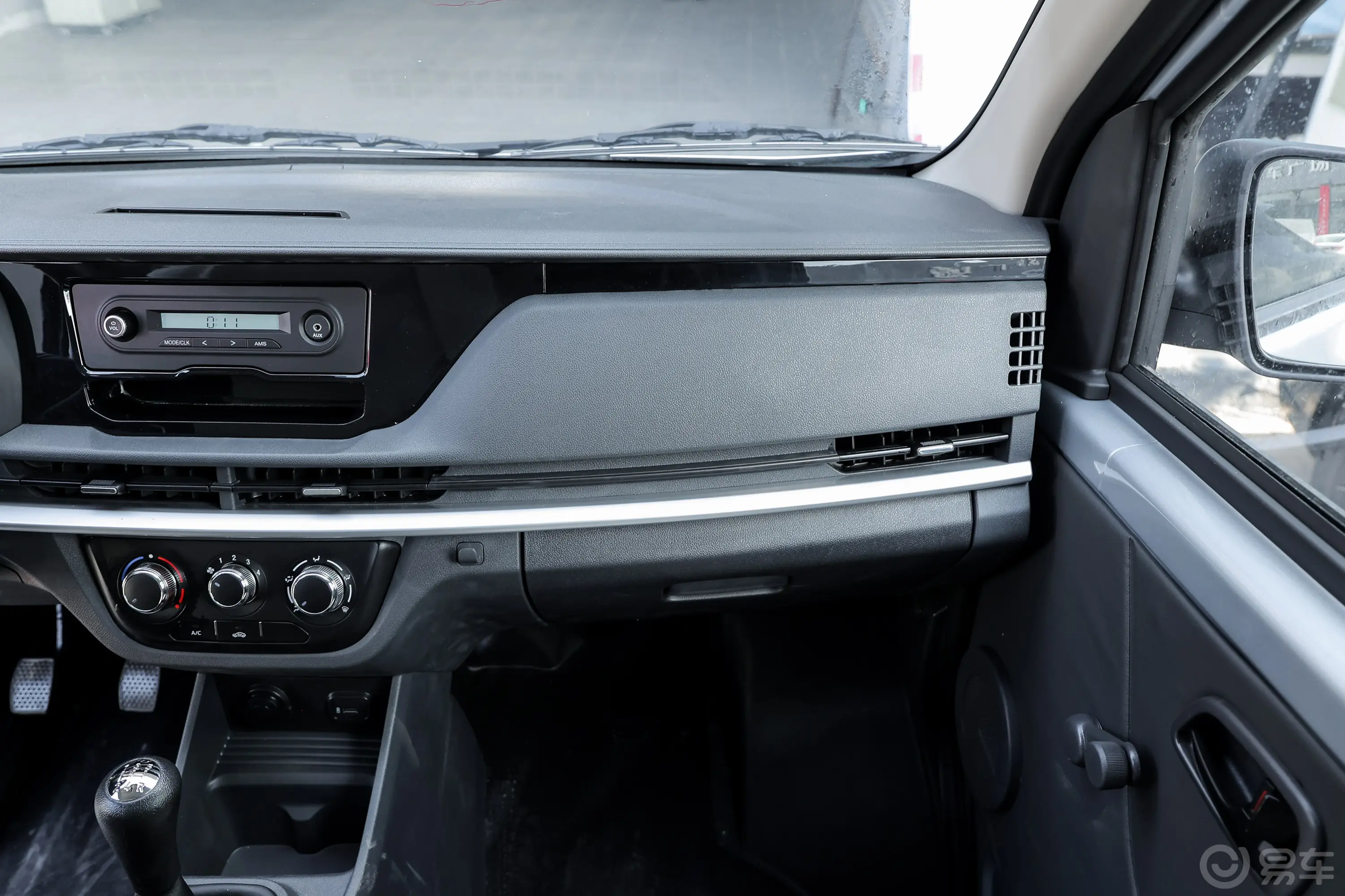 长安星卡1.5L 单排3.06米复合板厢货标准型副驾驶位区域