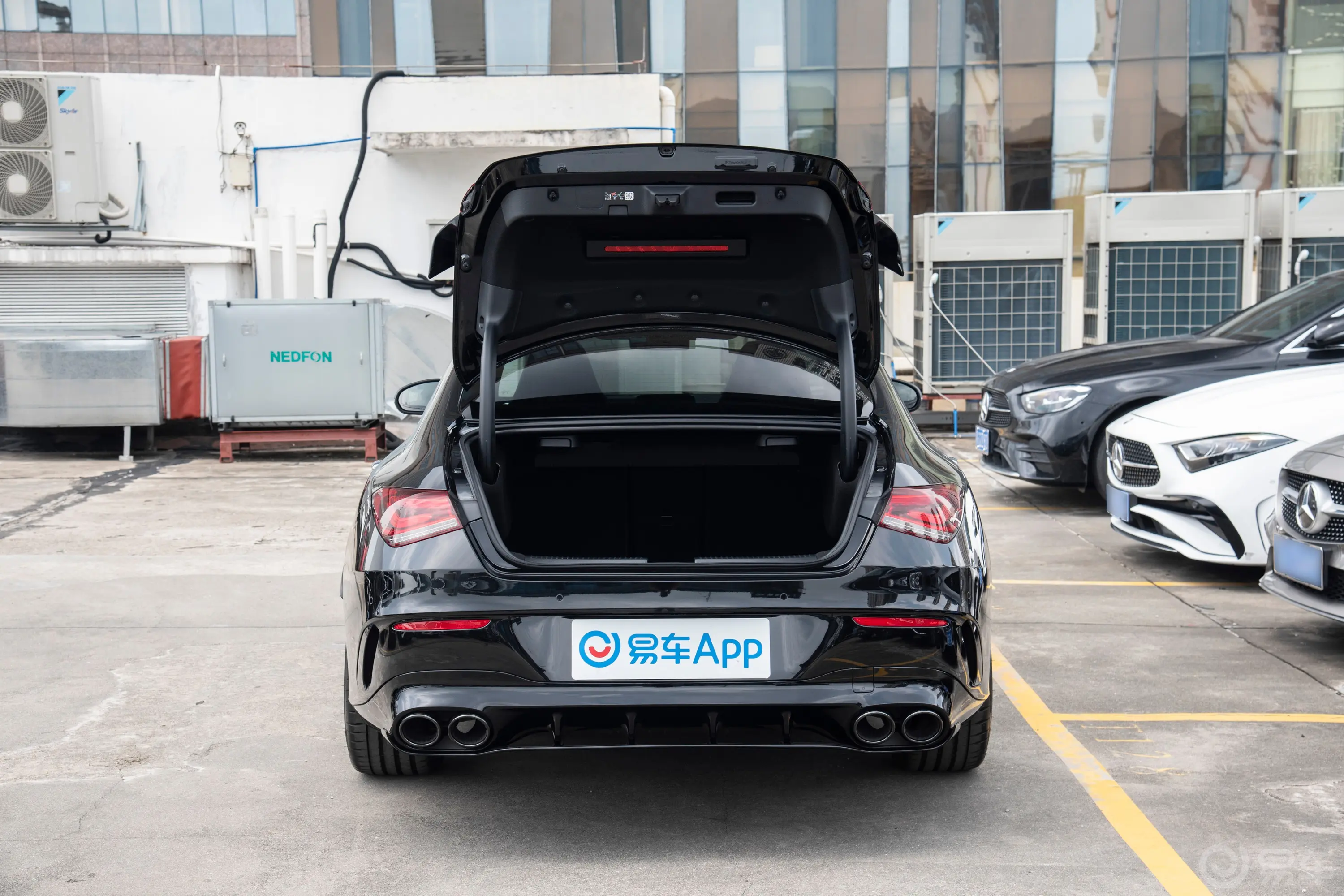 奔驰CLA级 AMGAMG CLA 45 S 4MATIC＋ 55周年纪念版后备厢