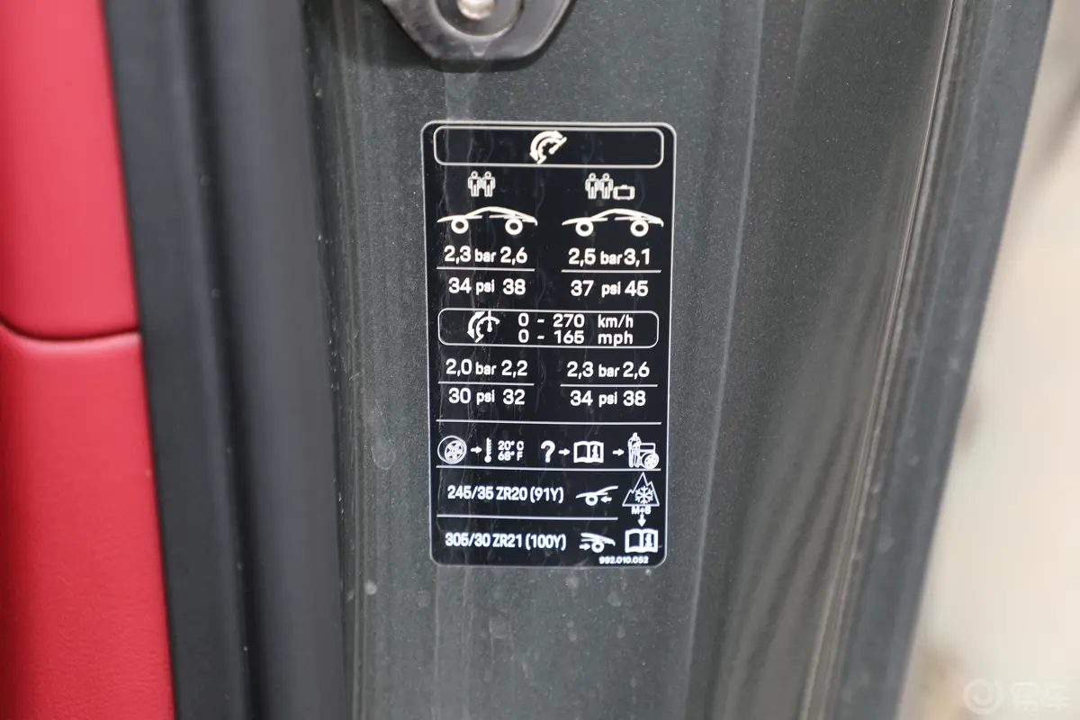 保时捷911Carrera 4S 3.0T胎压信息铭牌