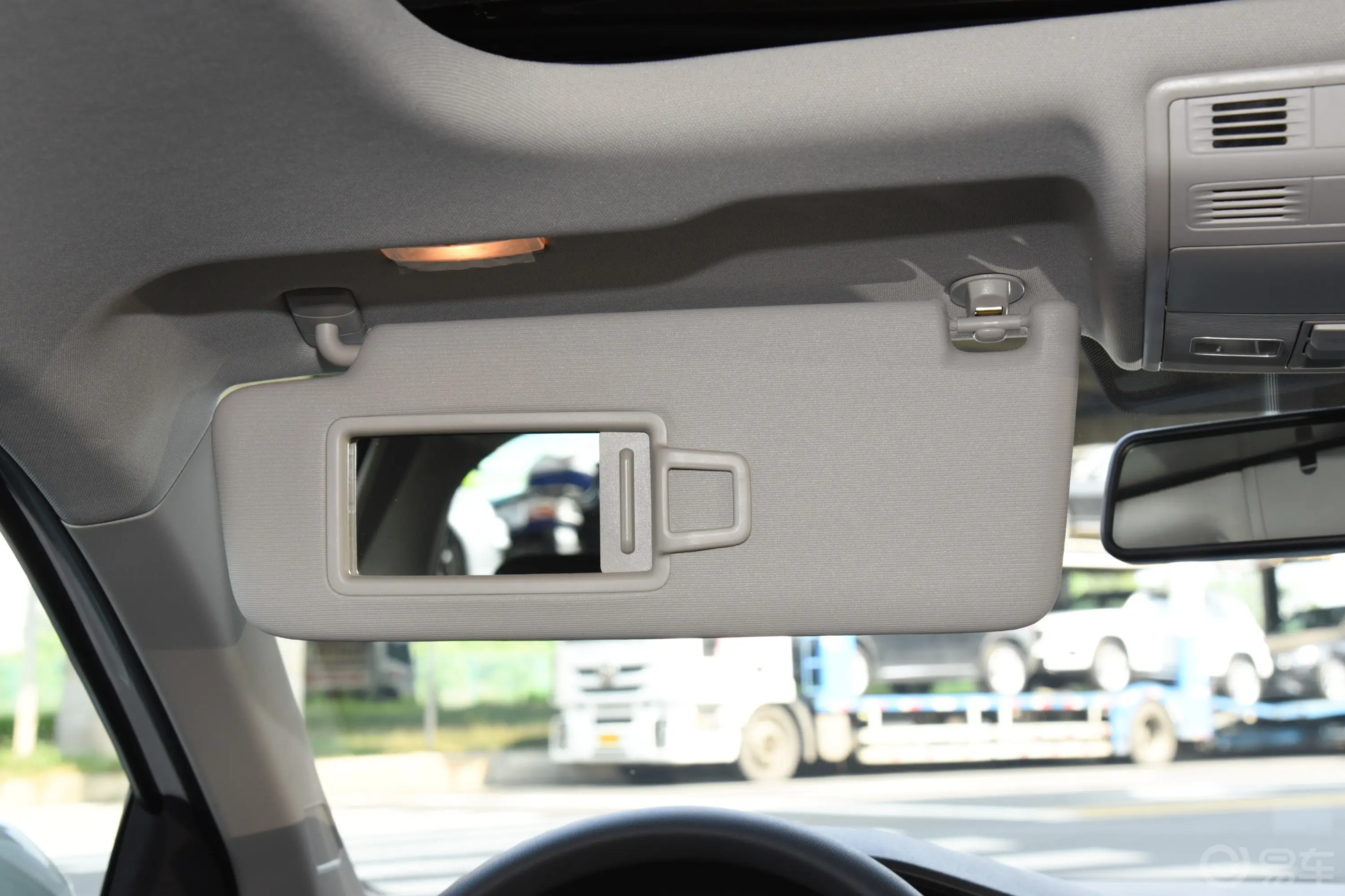 Polo改款 Plus 1.5L 自动全景乐享版驾驶位遮阳板