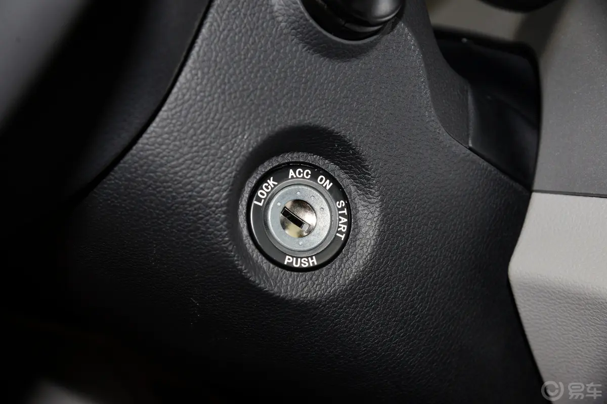 瑞风M42.0T 手动劲享型 7座 柴油钥匙孔或一键启动按键
