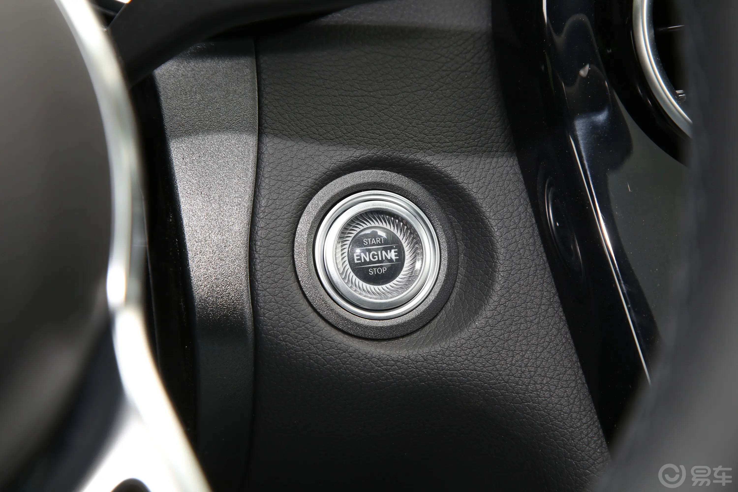 奔驰GLC轿跑改款 GLC 260 4MATIC 轿跑SUV钥匙孔或一键启动按键