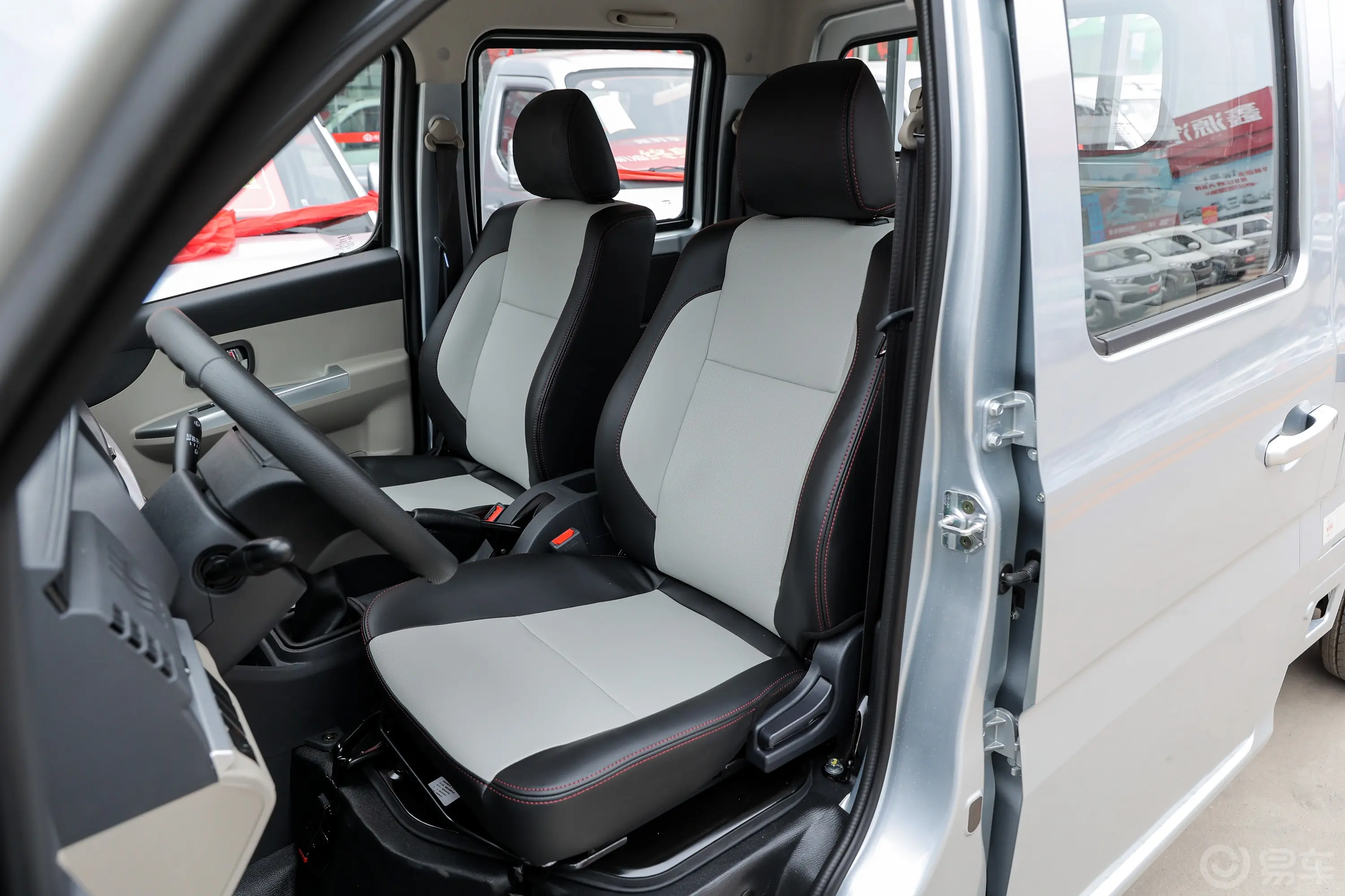 长安星卡1.5L 双排2.55米载货汽车豪华型驾驶员座椅