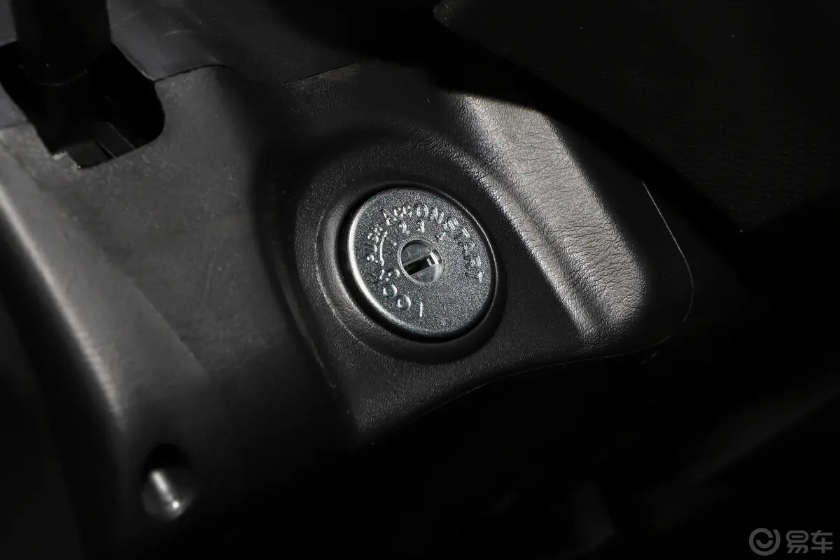 锐骐2.4T 两驱长货箱创业版 柴油钥匙孔或一键启动按键