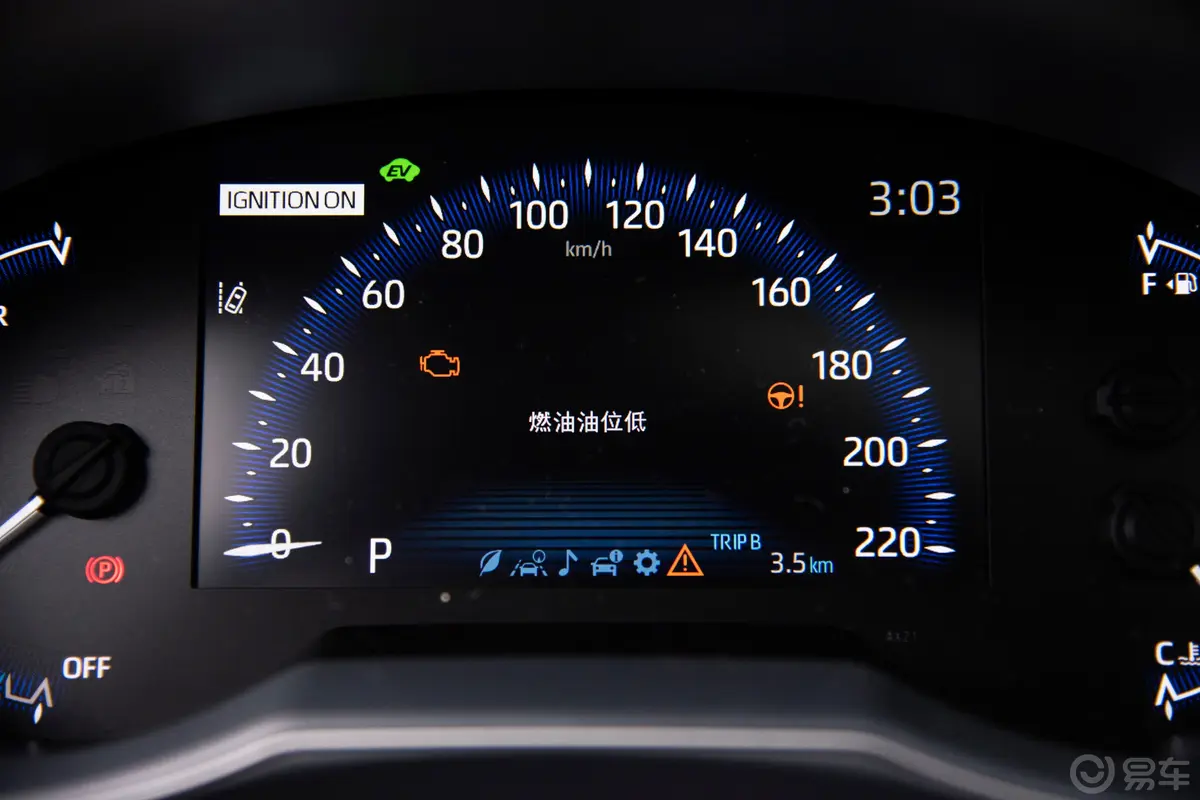 丰田C-HR双擎 2.0L 舒适版主驾驶位